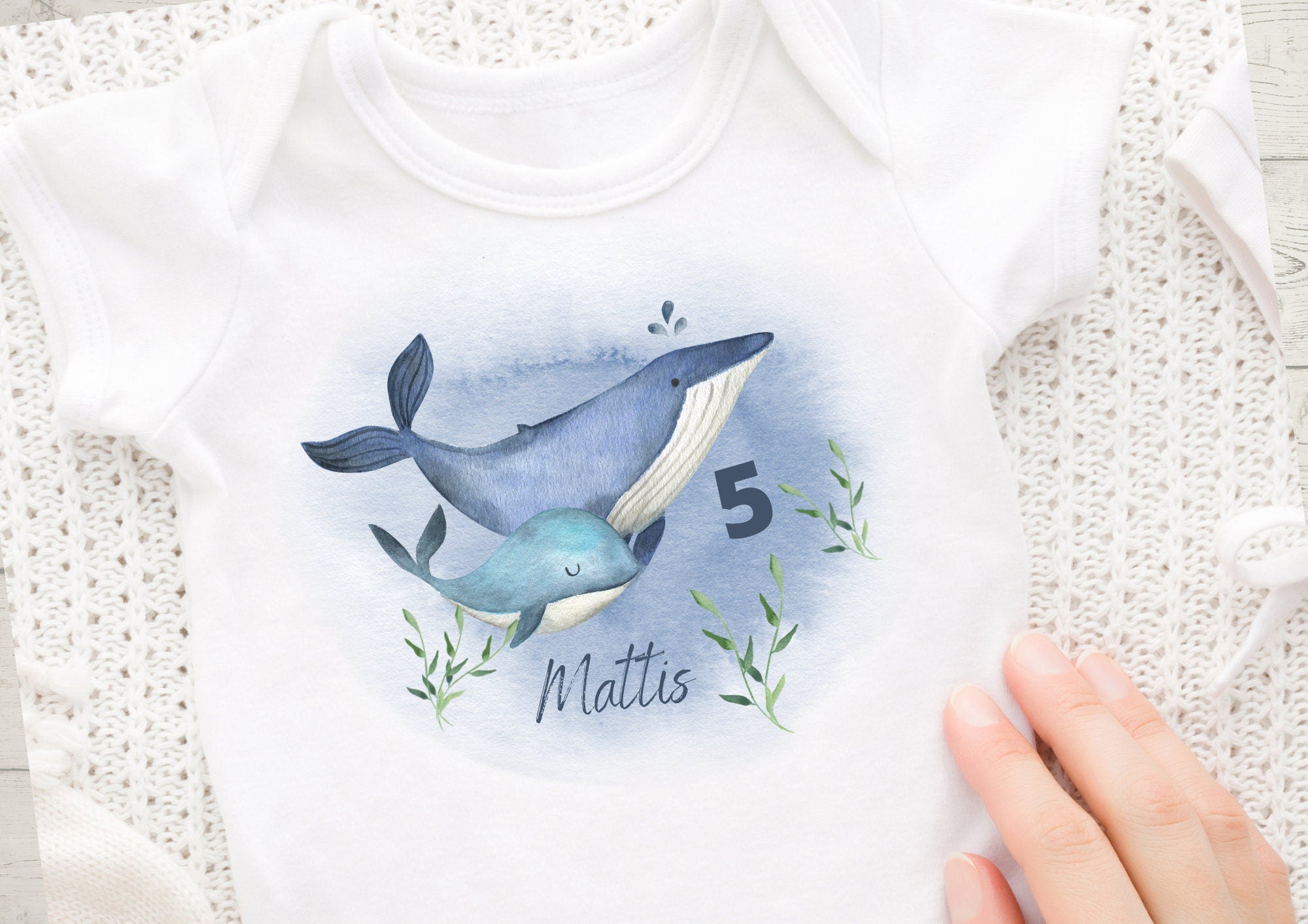 Bügelbild Wal personalisiert – mit Name & Alter – DIY-Motiv für Geburtstagsshirts – maritime Aufbügler A4/A5 – Appliques & Patches