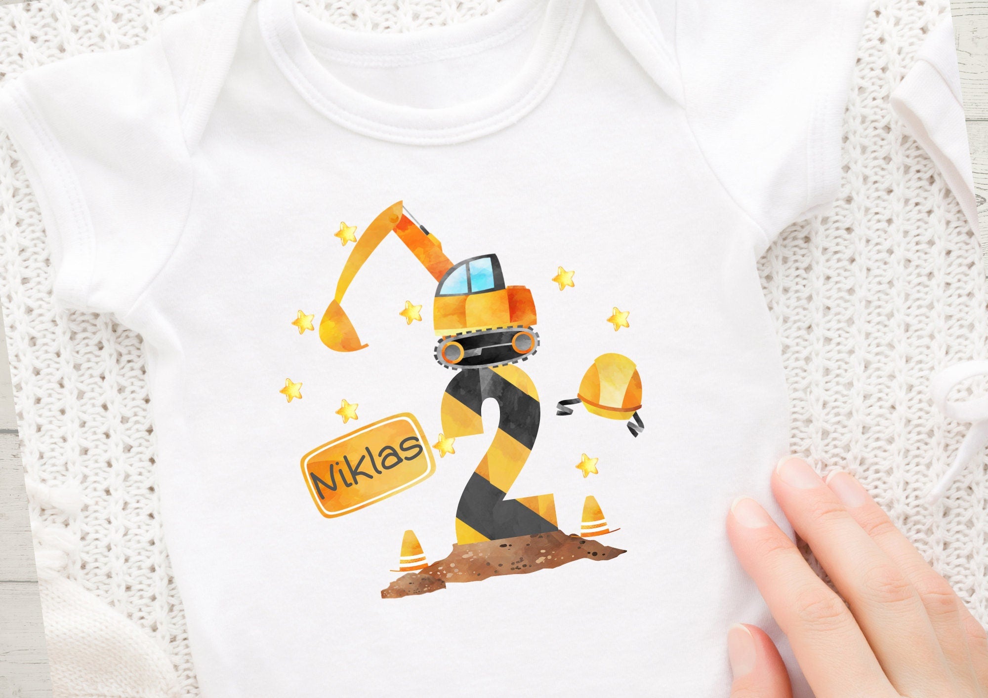 Bügelbild mit Wunschname und Alter personalisiert Bagger Radlader Bauarbeiter Baustelle – Appliques & Patches
