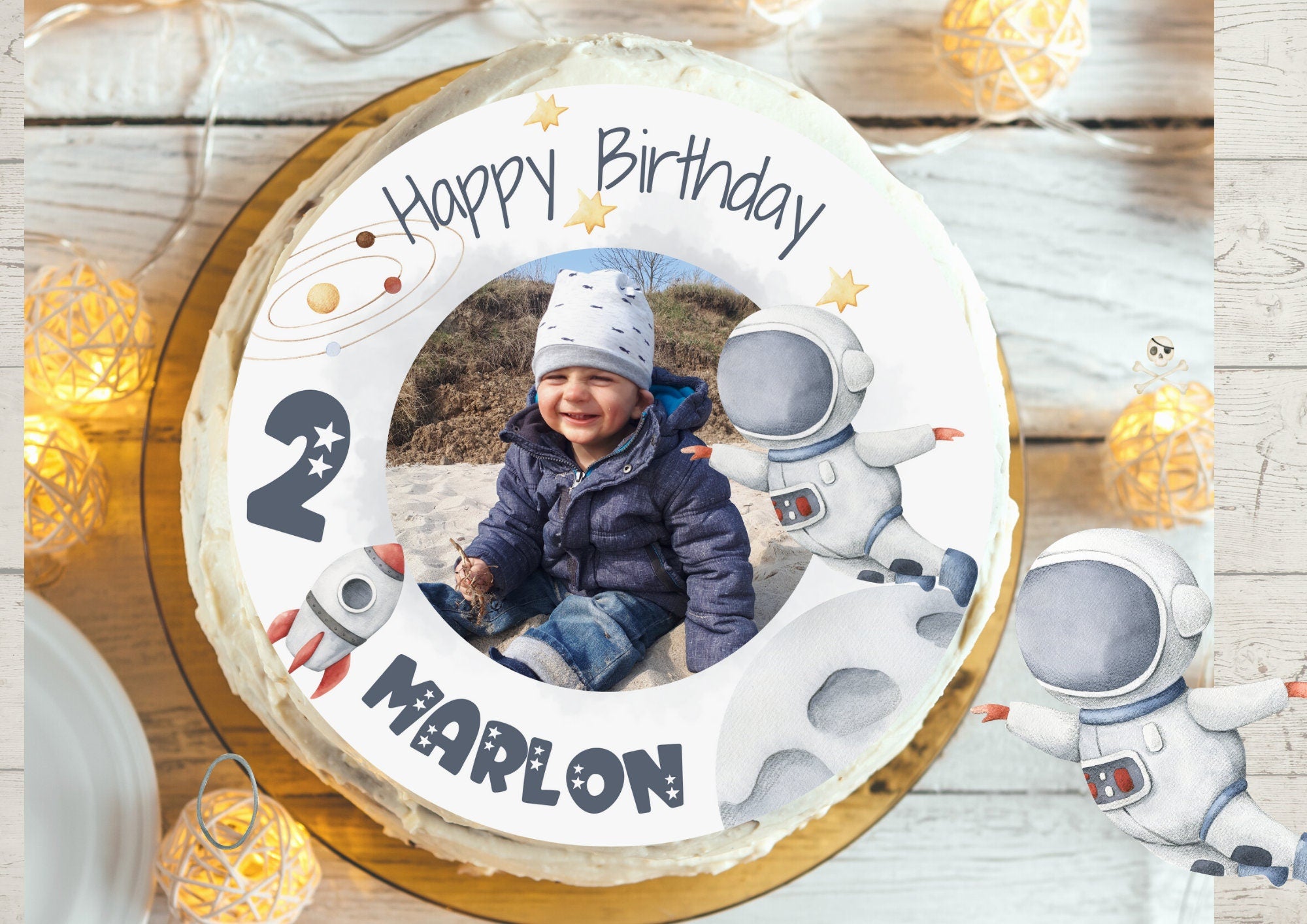 Tortenaufleger Astronaut mit Foto personalisiert – mit Name und Alter – Rakete Weltraum Geburtstag Fondantaufleger – Party Decor