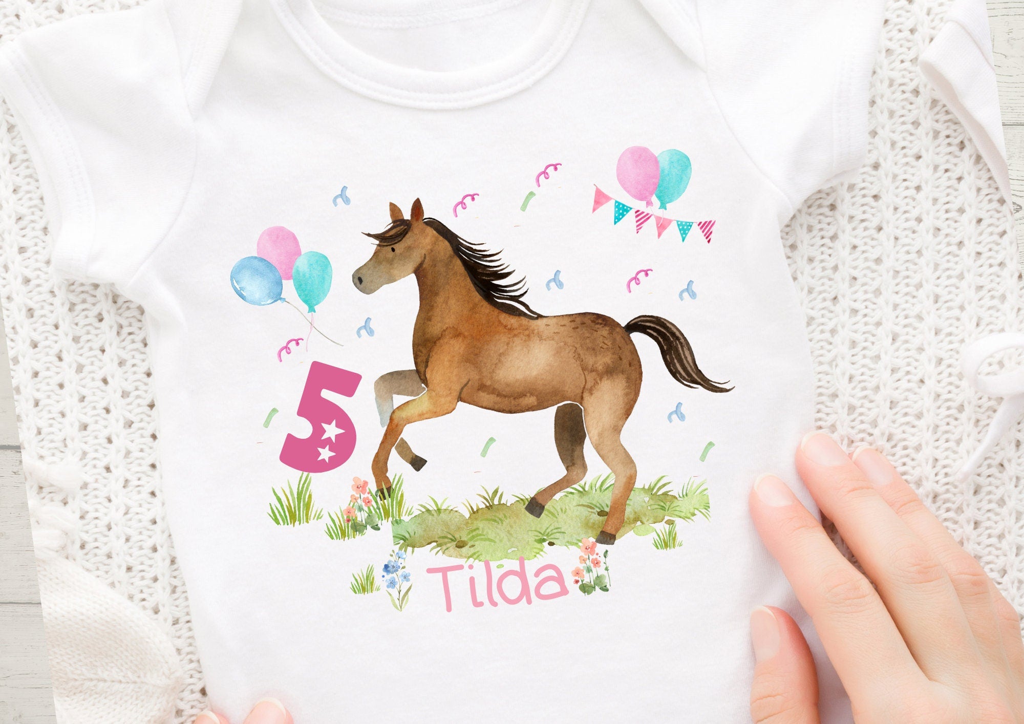 Bügelbild mit Pferd & Name – personalisiert für – Pony und Reiterin Motiv – für s und Geburtstage – A4 oder A5 – Appliques & Patches