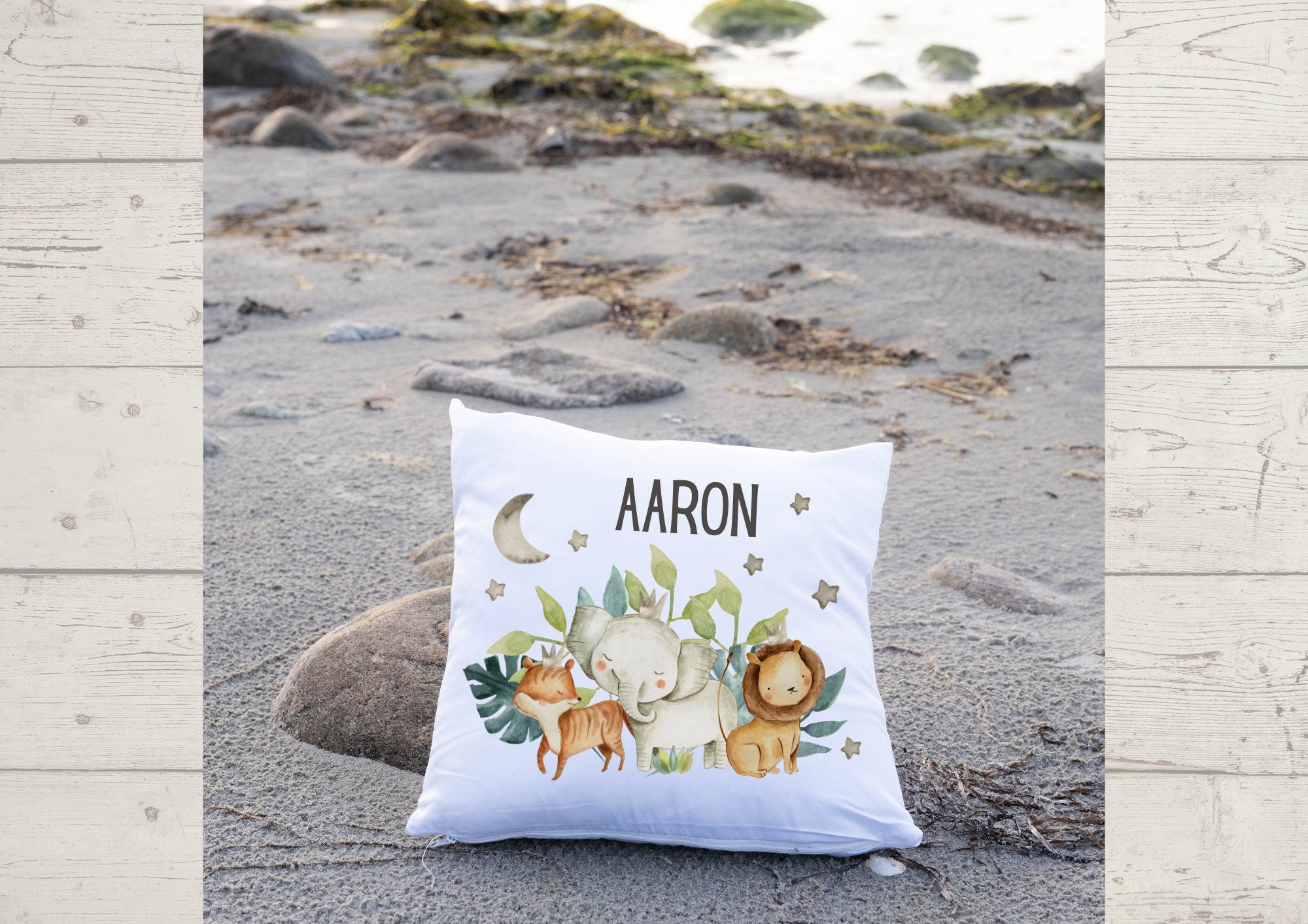 Kissenbezug mit Name personalisiert Geschenk Safari Dschungel Löwe Elefant – Pillowcases