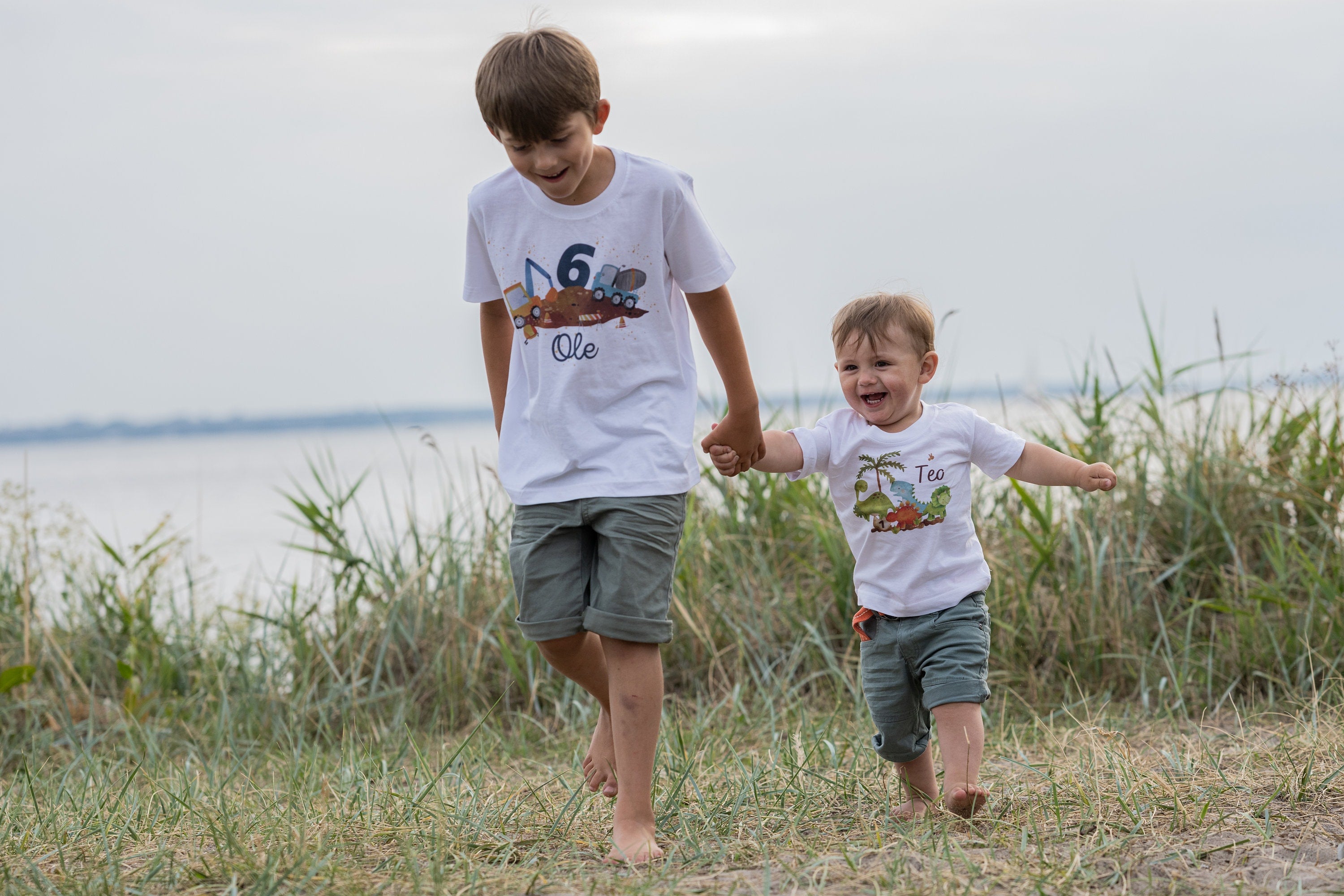 Geburtstagsshirt Bagger – personalisiertes Shirt mit Name & Zahl – Baustellen-Motiv 2–6 Jahre – Geschenk – Radlader – T-shirts