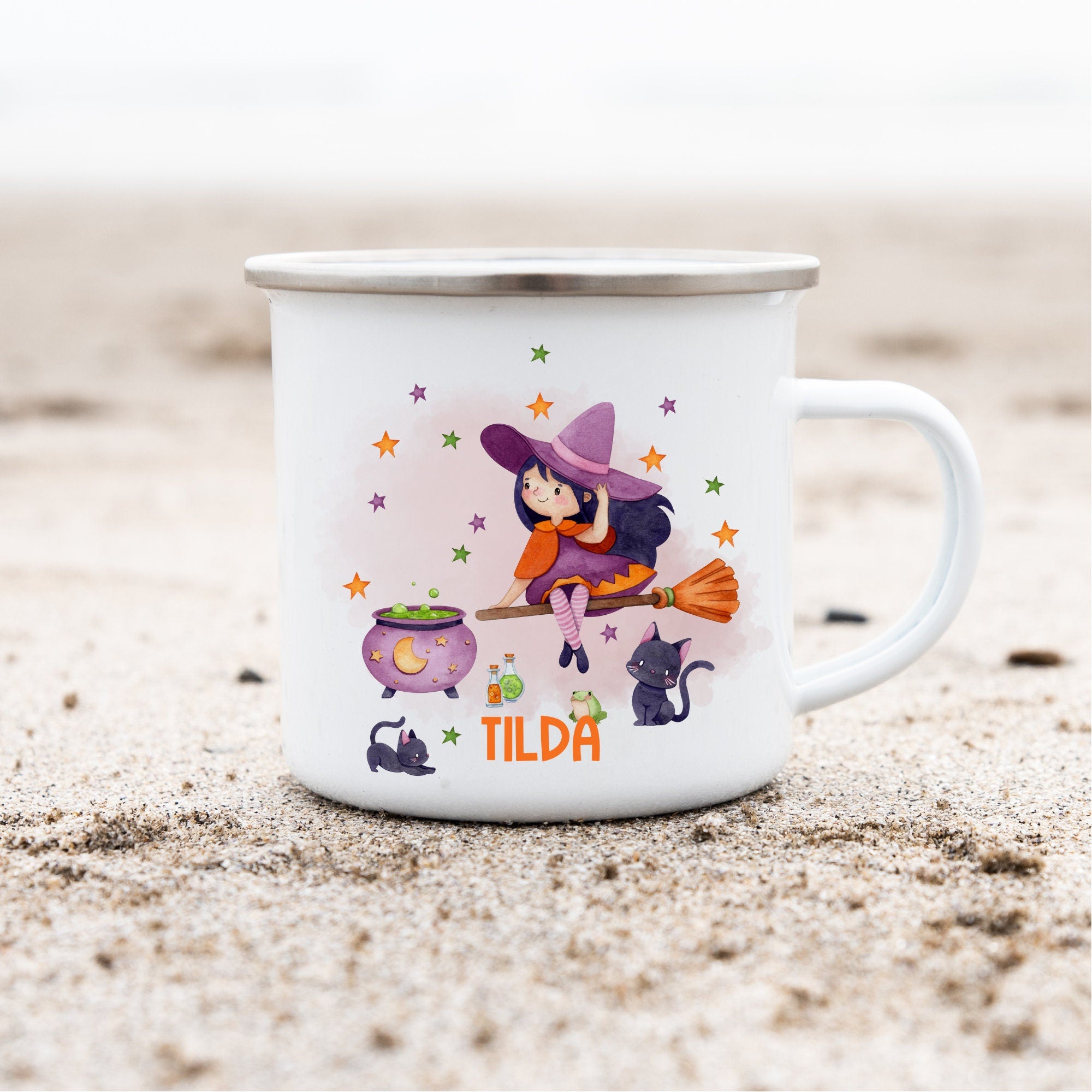 Emailletasse mit Namen personalisiert Hexe Hexenbesen Zaubertrank Sterne Zaubern – Mugs