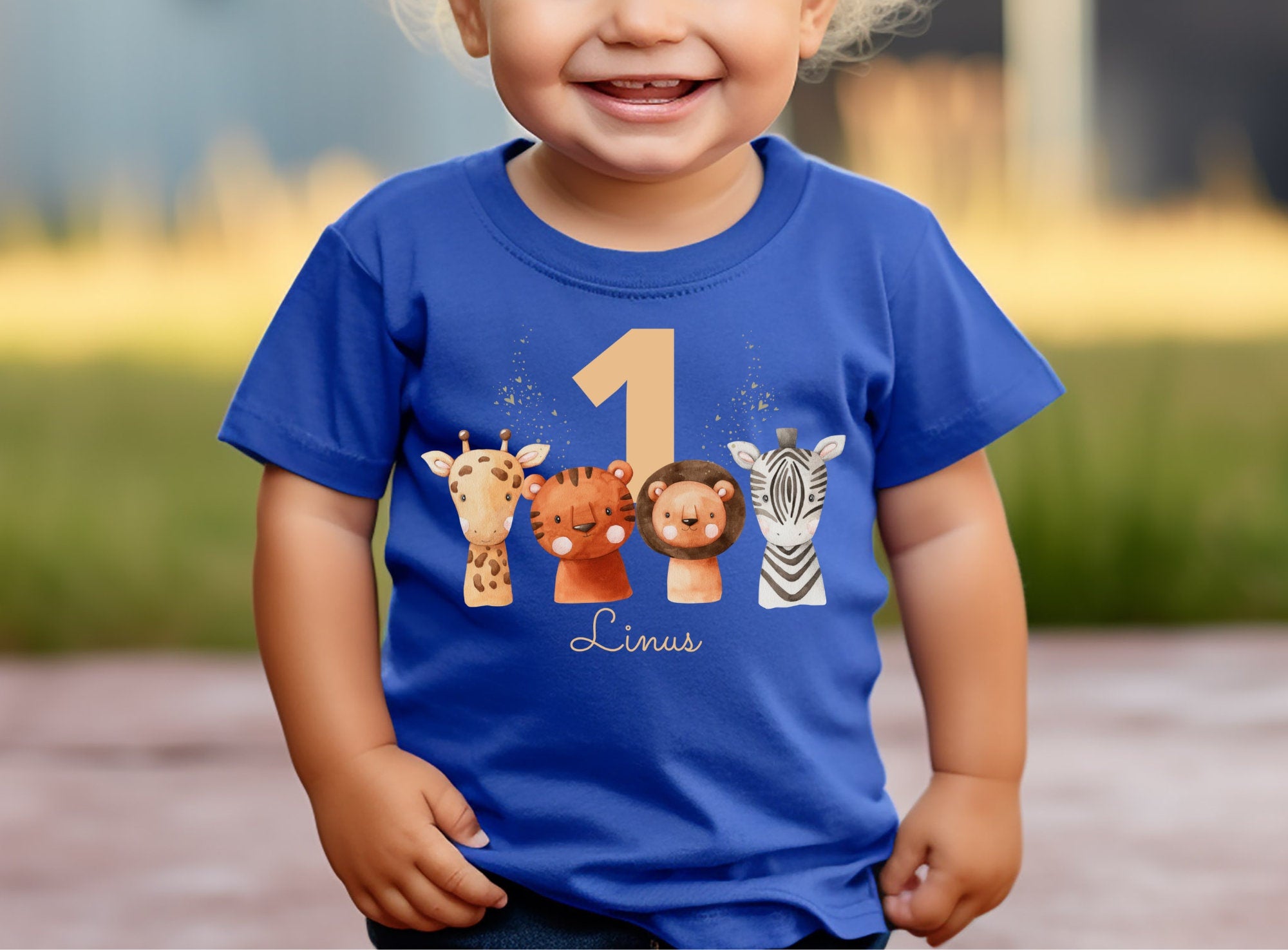 T-Shirt mit Safari-Tieren für Kinder – Motiv mit Giraffe, Zebra, Löwe und Tiger – personalisierbar mit Name und Alter