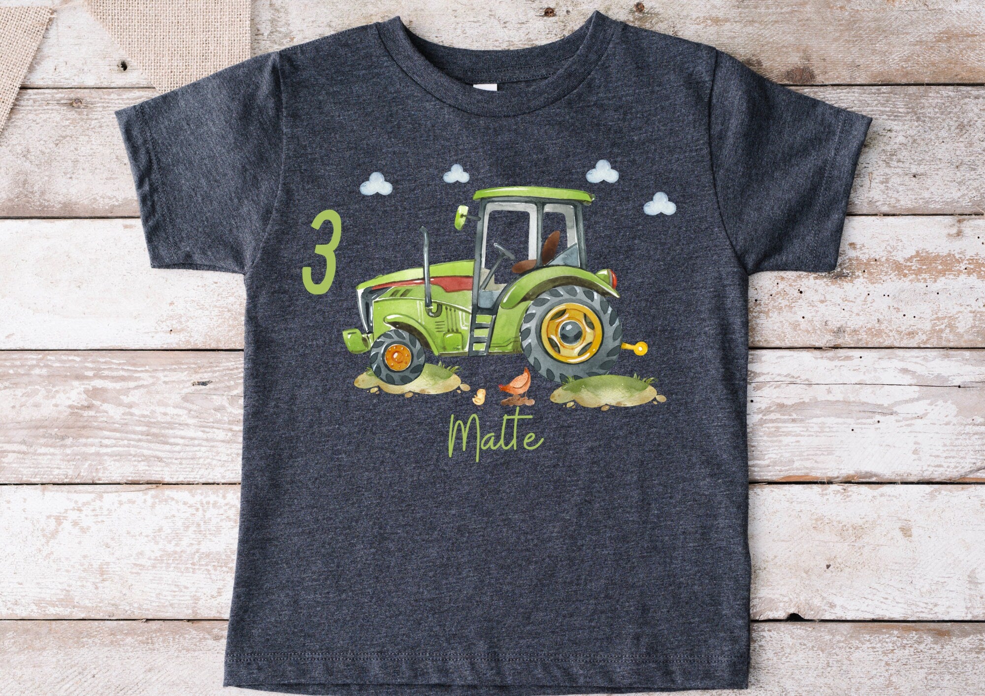 Bügelbild grüner Traktor mit Name – Geburtstagsaufbügler für Shirt – personalisiertes Motiv für Bauernhof-Party – Appliques & Patches