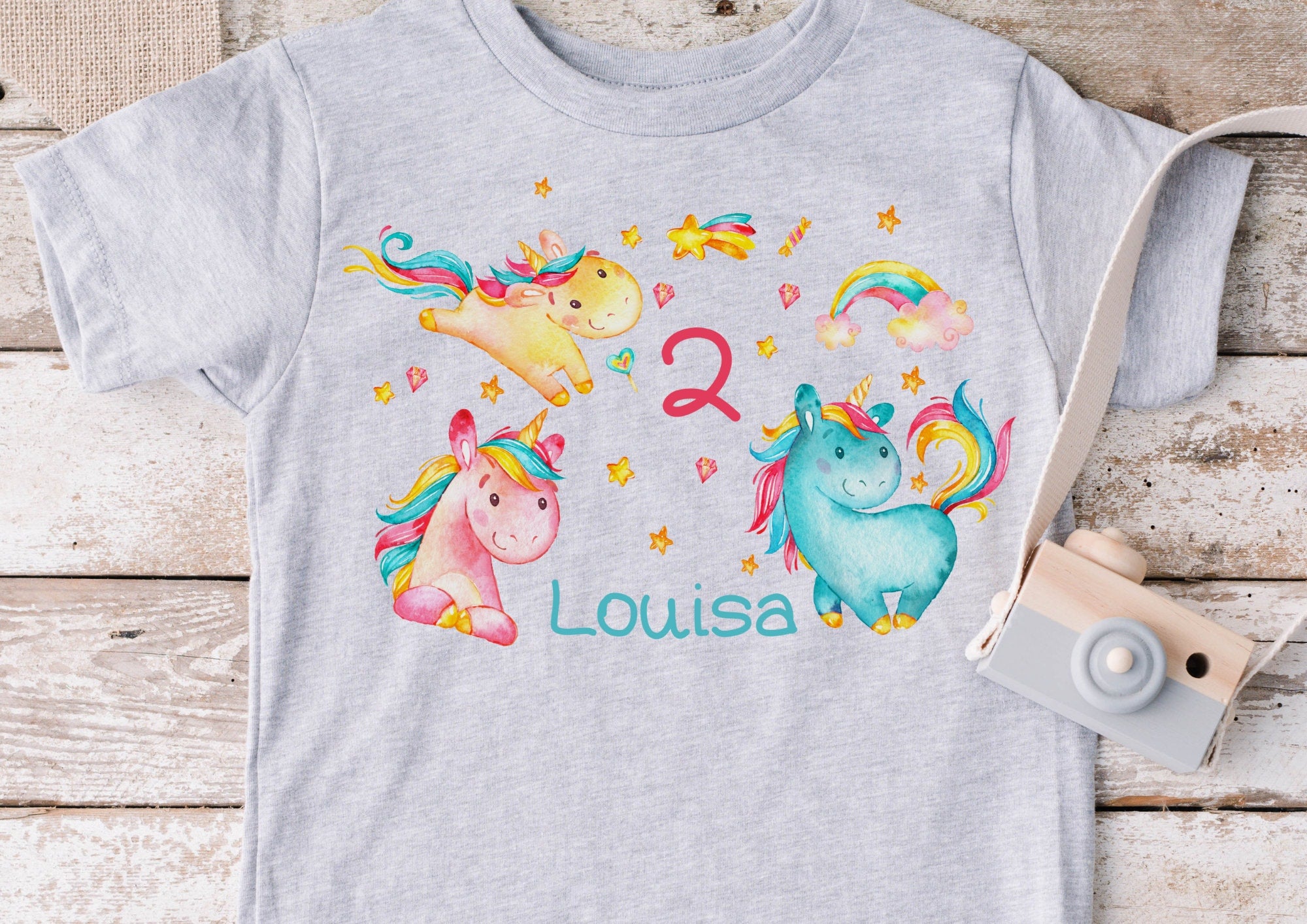 Bügelbild mit Wunschname und Alter personalisiert Geburtstagsshirt Einhorn Regenbogen Sterne – Appliques & Patches