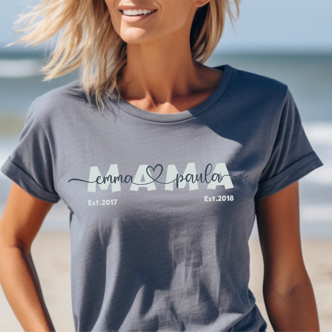 Bügelbild Mama Mom | personalisiert mit Wunschnamen | Statement Shirt | Geburtstjahr | Werdende Mutter | Muttertag | Geburt| Name Ärmel – Appliques & Patches