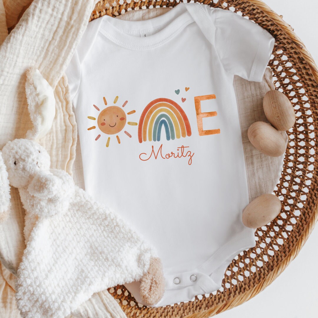 ONE Bügelbild Regenbogen mit Name – für 1. Geburtstag – personalisiertes Aufbügelbild – Sonne Motiv – Shirt zum Geburtstag – Appliques & Patches