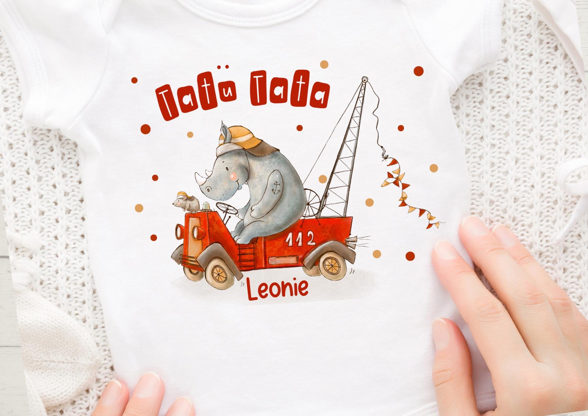 Bügelbild für bunte Stoffe mit Wunschname für bunte und weiße Stoffe personalisiert Feuerwehr Rettungsfahrzeug Tatü Tata – Appliques & Patches