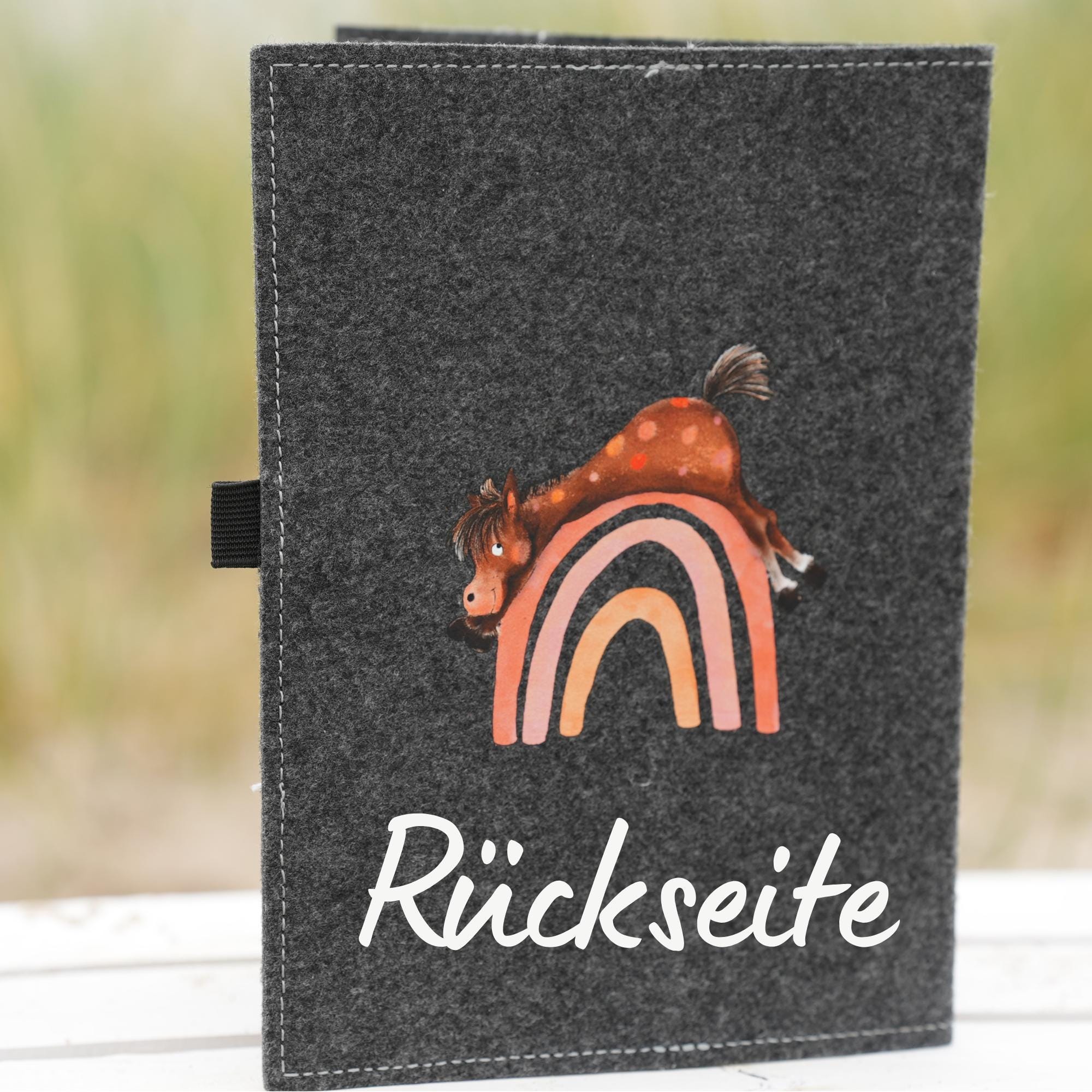 U-Heft Hülle mit Name – personalisiert – Filz Design mit Pferd & Regenbogen – Geschenk zur Geburt oder Taufe – Passport Covers