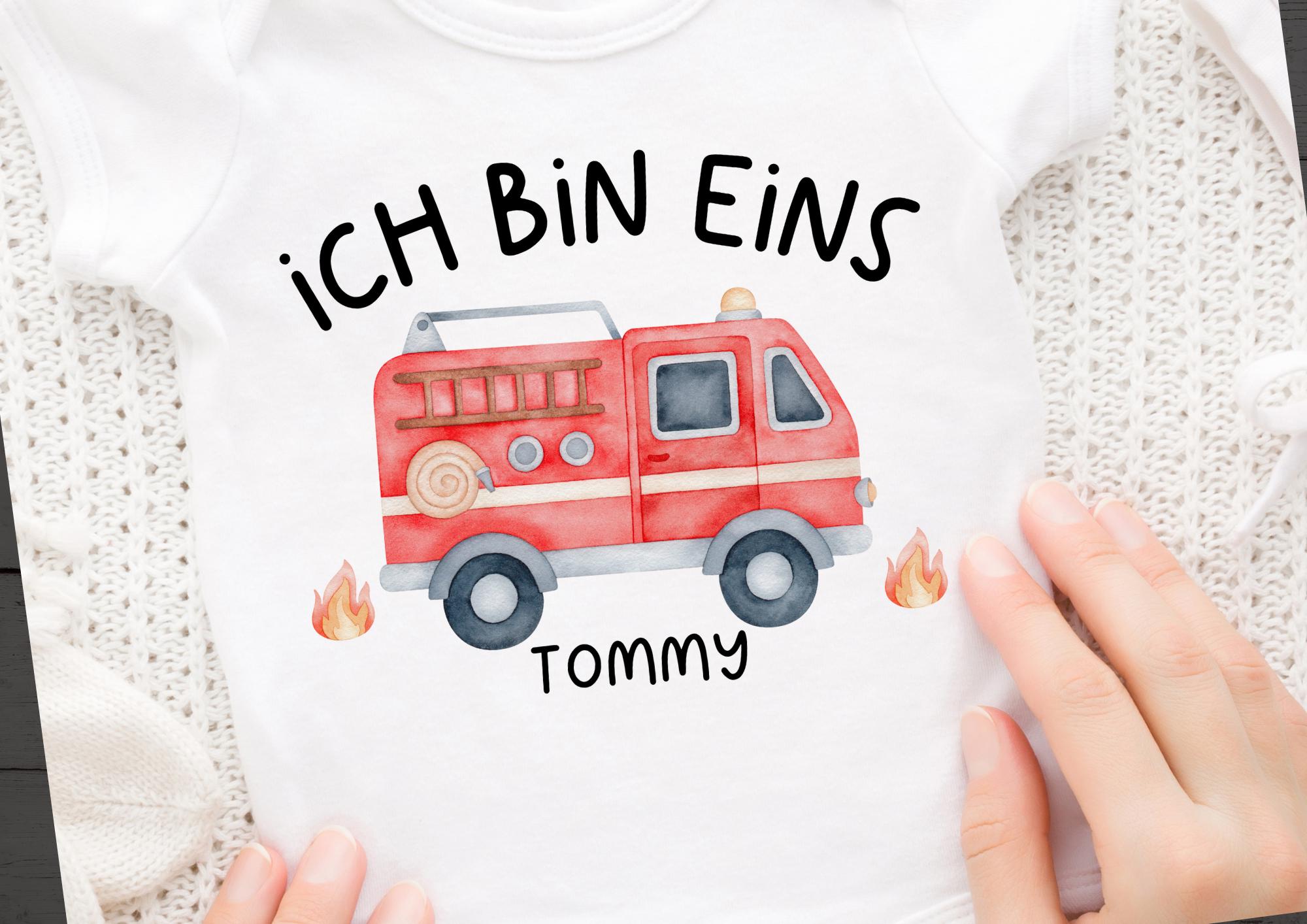 Bügelbild für bunte Stoffe mit Wunschname für bunte und weiße Stoffe personalisiert Feuerwehr Rettungsfahrzeug Tatü Tata – Appliques & Patches