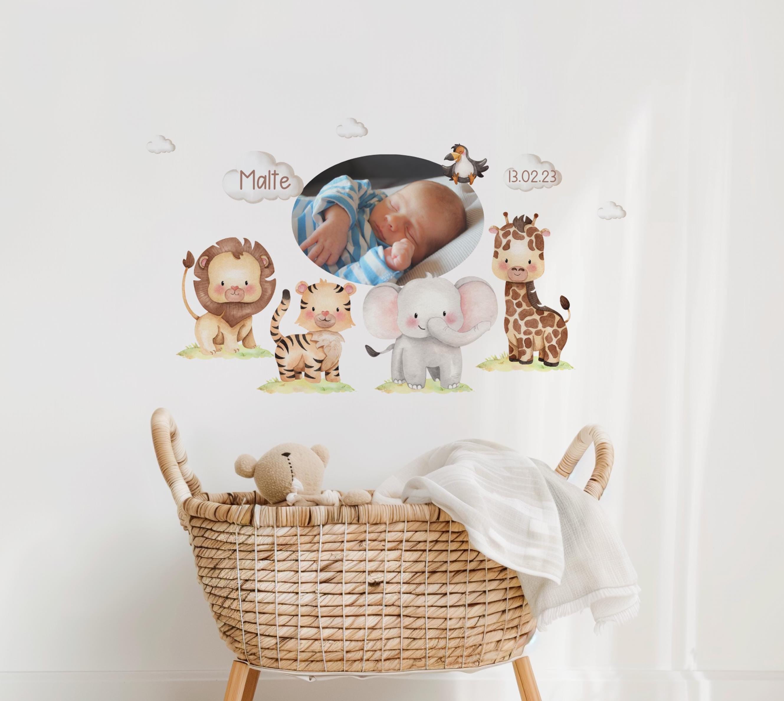 Wandtattoo Safari mit Foto & Name – personalisiert – Dschungeltiere fürs Baby- und zimmer – Geschenk zur Geburt – A3 A2 A1 – Wall Decals & Murals