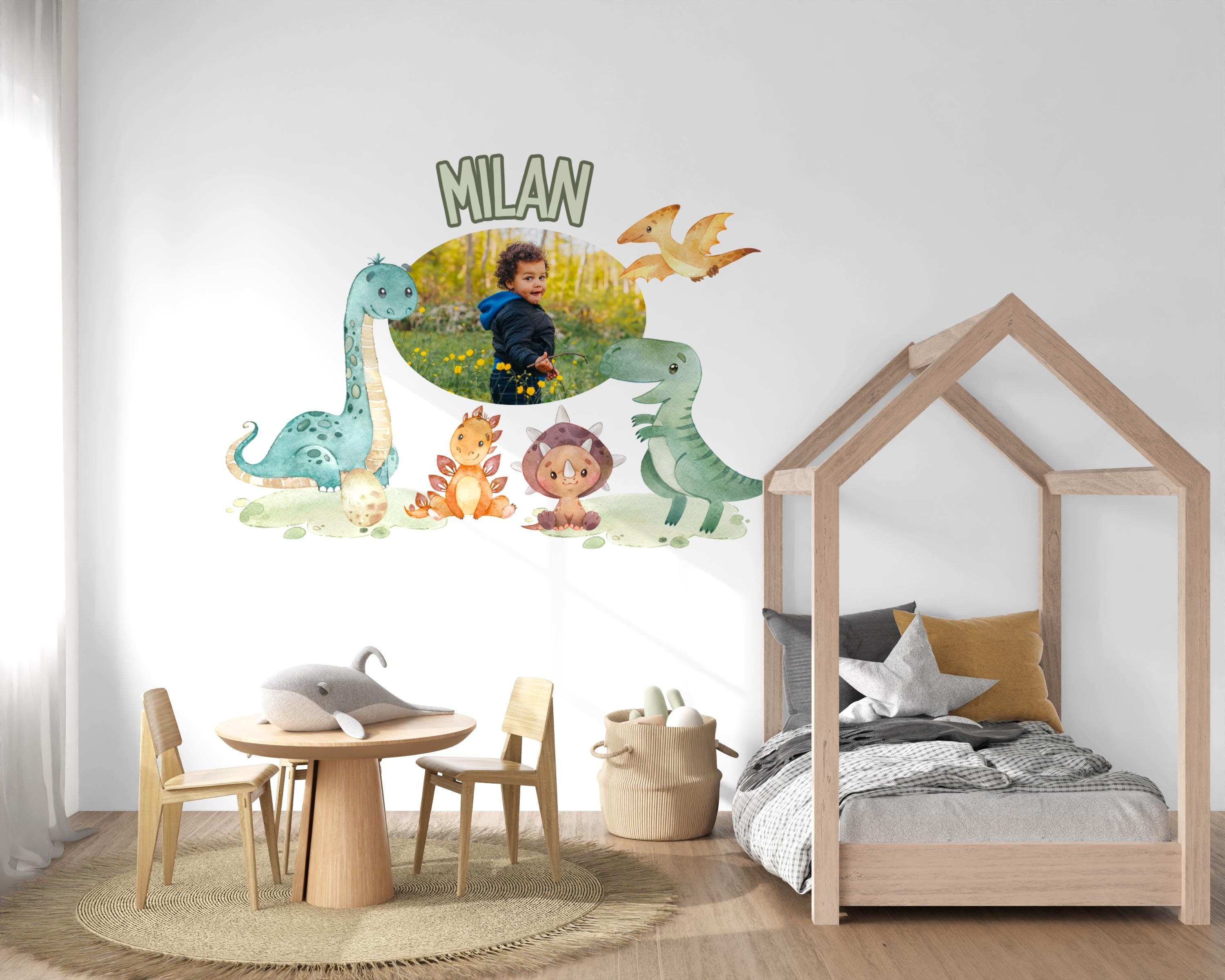 Wandtattoo Dino mit Foto & Name – personalisiert für n – Babyzimmer Deko Dinosaurier – Geschenk zur Geburt oder Taufe – A3 A2 A1 – Wall Decals & Murals