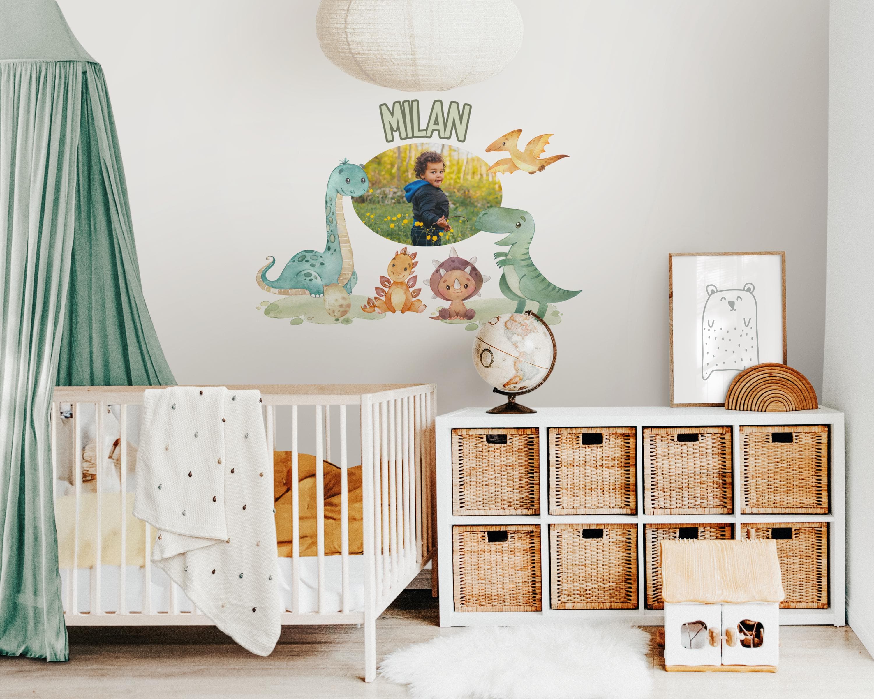 Wandtattoo Dino mit Foto & Name – personalisiert für n – Babyzimmer Deko Dinosaurier – Geschenk zur Geburt oder Taufe – A3 A2 A1 – Wall Decals & Murals