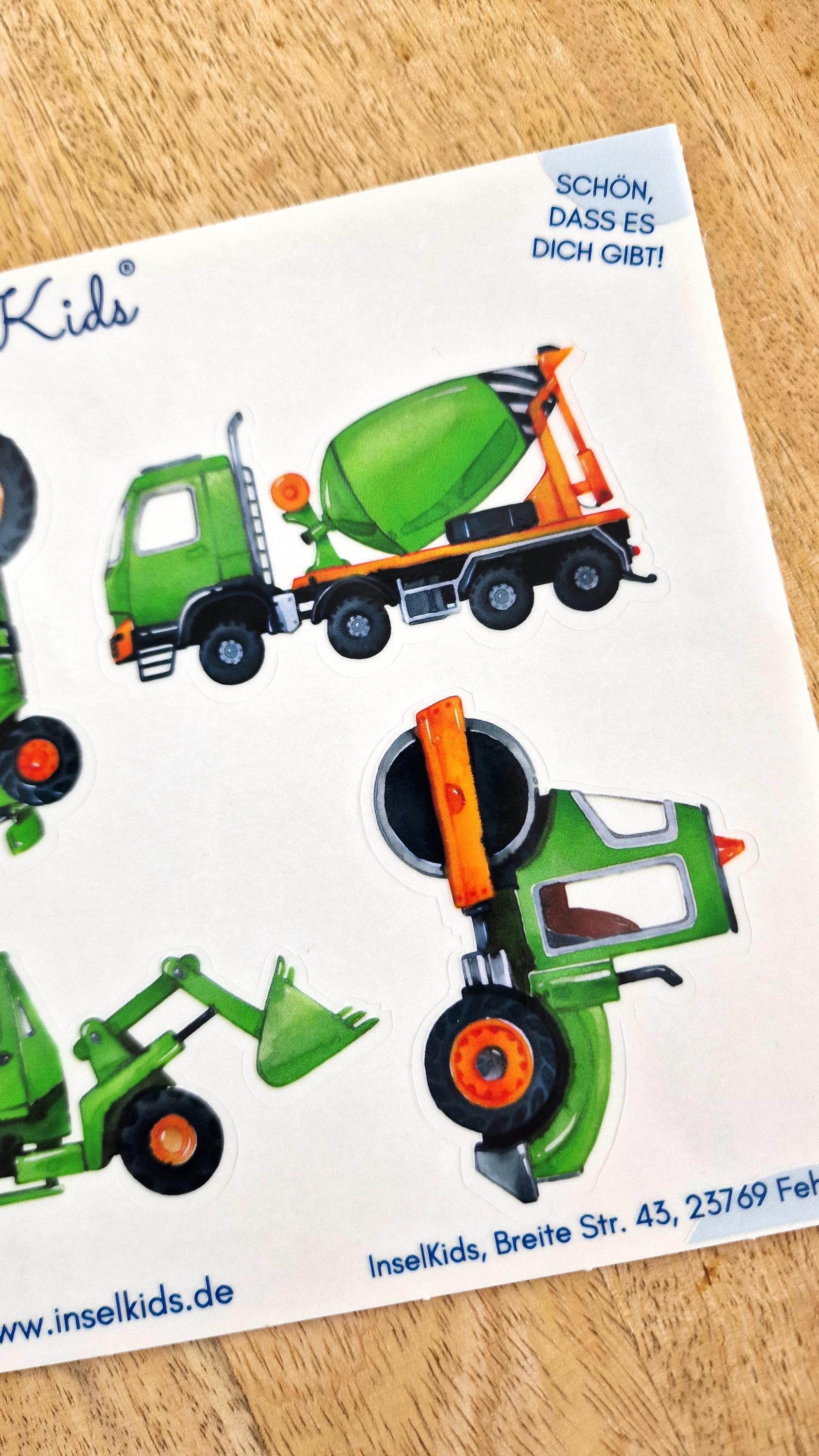 Sticker Bagger Traktor Kipplaster auf Brotdose
Aufkleber Set mit Baustellenfahrzeugen für Kinder
Sticker Trinkflasche Kinder Fahrzeuge
Vinyl Aufkleber Baufahrzeuge spülmaschinenfest
DIN A5 Stickerbogen mit Baustellenfahrzeugen
Sticker ohne Namen für Brotdose und Schulbedarf
Aufkleber für Kita Zubehör mit Kipplaster Motiv
Fahrzeug-Sticker für Roller oder Laufrad
Kindersticker mit Baufahrzeug-Design in grün
Wasserfester Aufkleber Set für Kindergarten