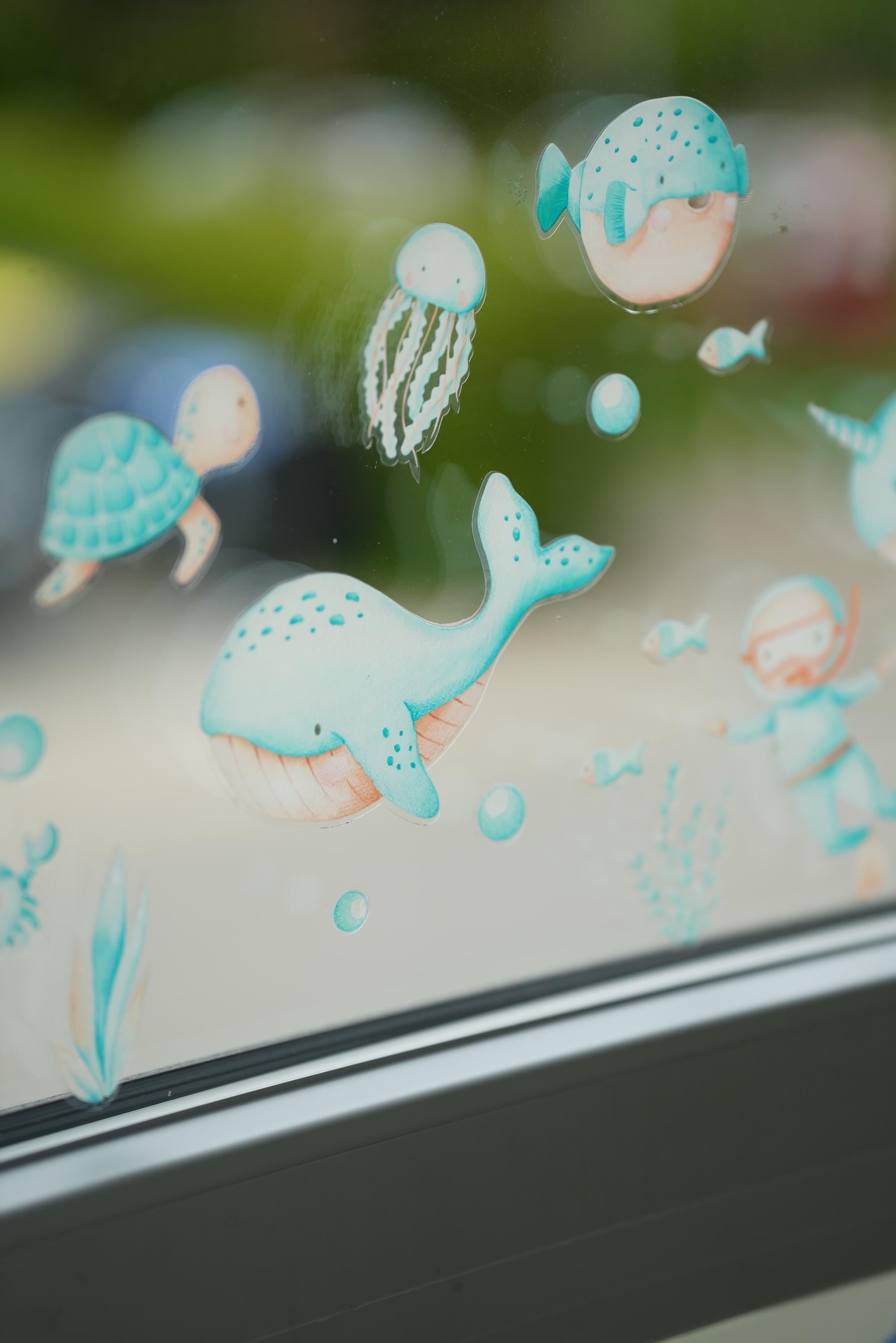 Fensterbild Unterwasserwelt Türkis – Wal Narwal Qualle Fische – zimmer Deko wiederverwendbar ohne Kleber – A4 A3 A2 – ablösbar –