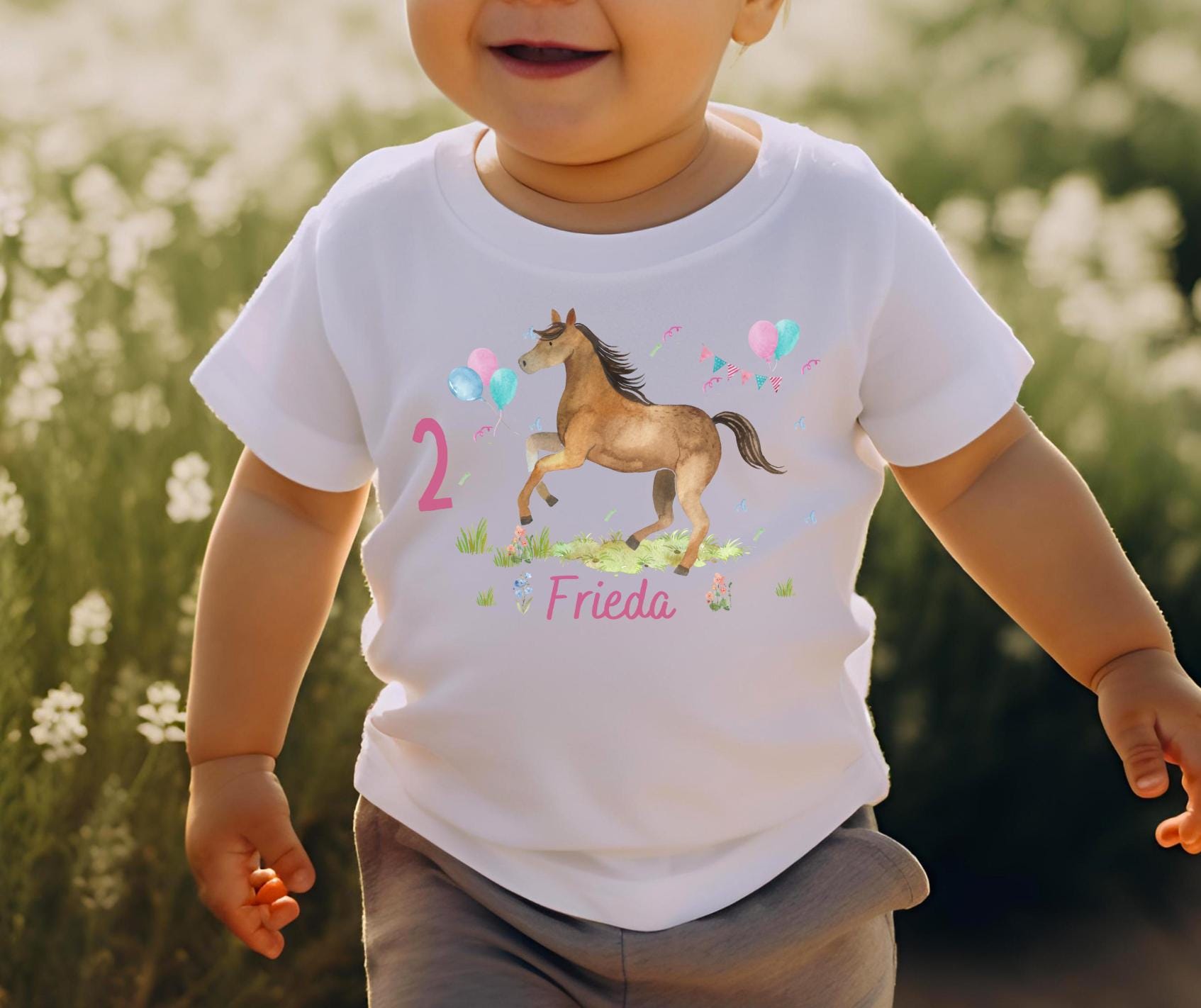 Mädchen T-Shirt mit Pferd und Reiterin in Rosa – personalisiertes Geburtstagsshirt mit Zahl, ideal für Pferdefans