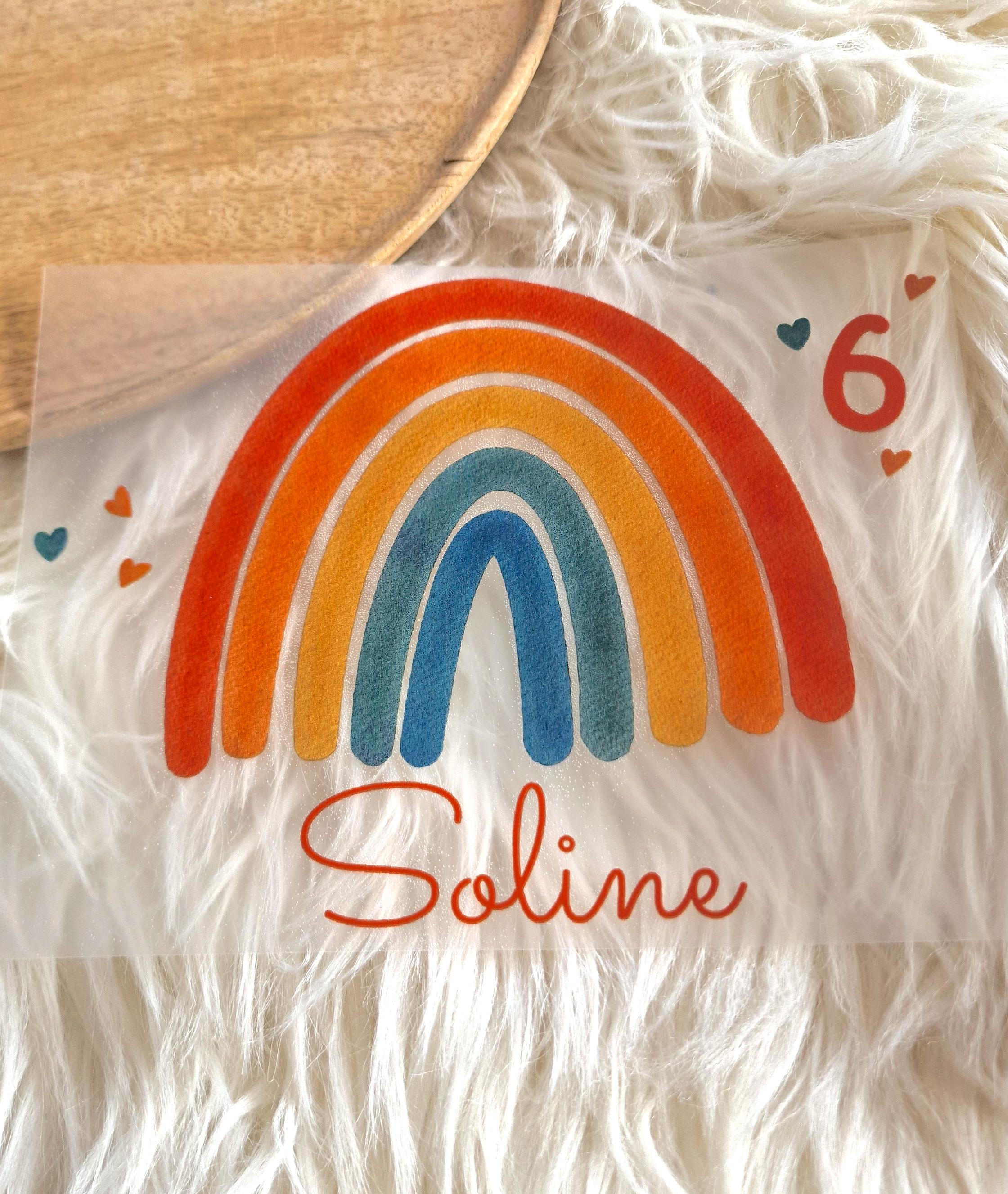 Regenbogen Bügelbild Herz – personalisiert mit Name & Zahl – für weiße und farbige Shirts – DIY Applikation Geburtstag DTF – Appliques & Patches