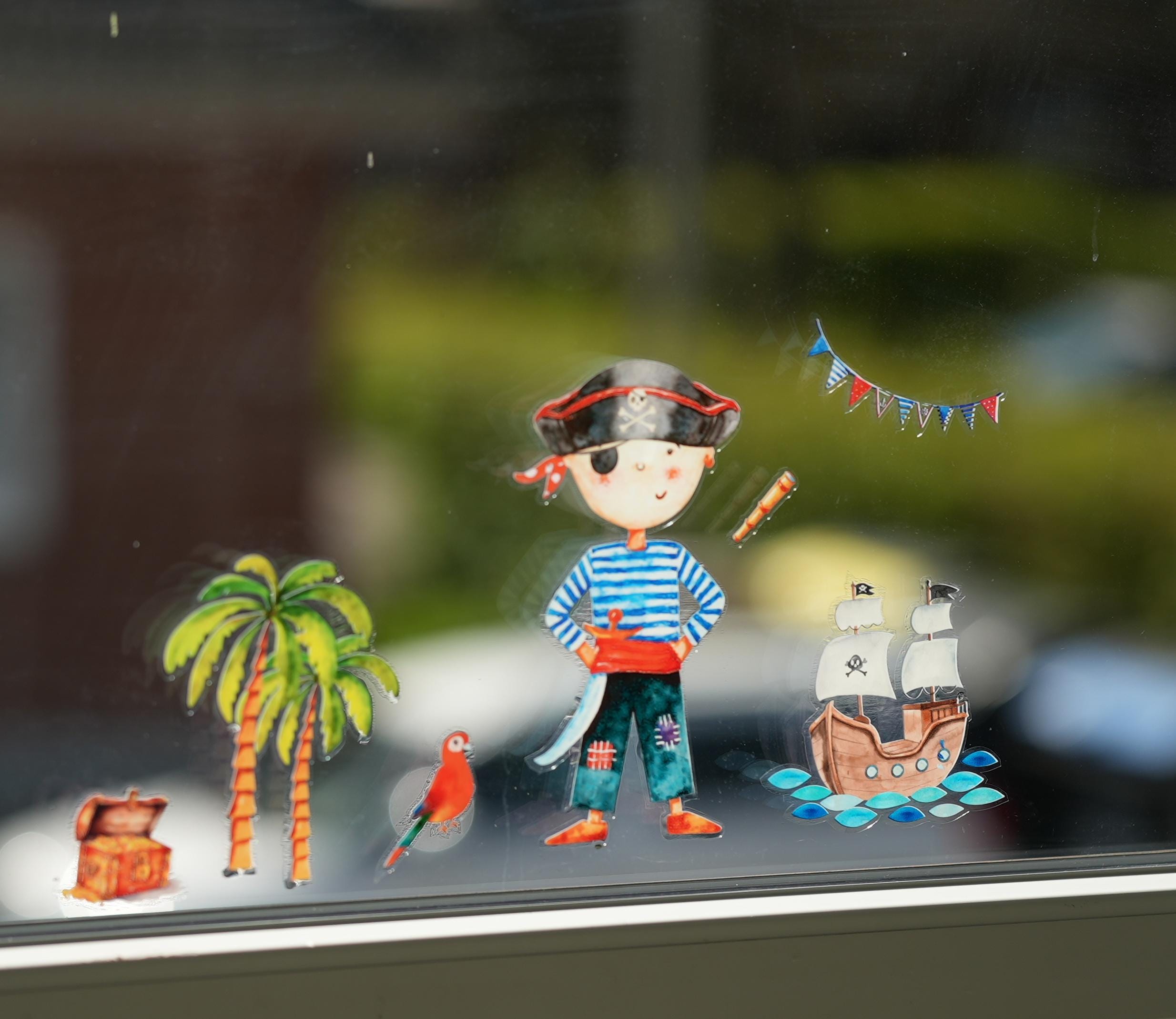 Wiederverwendbares Fensterbild Pirat zimmer – Fensterdeko ohne Kleber – statisch haftend – Piratenschiff Schatztruhe Palme –