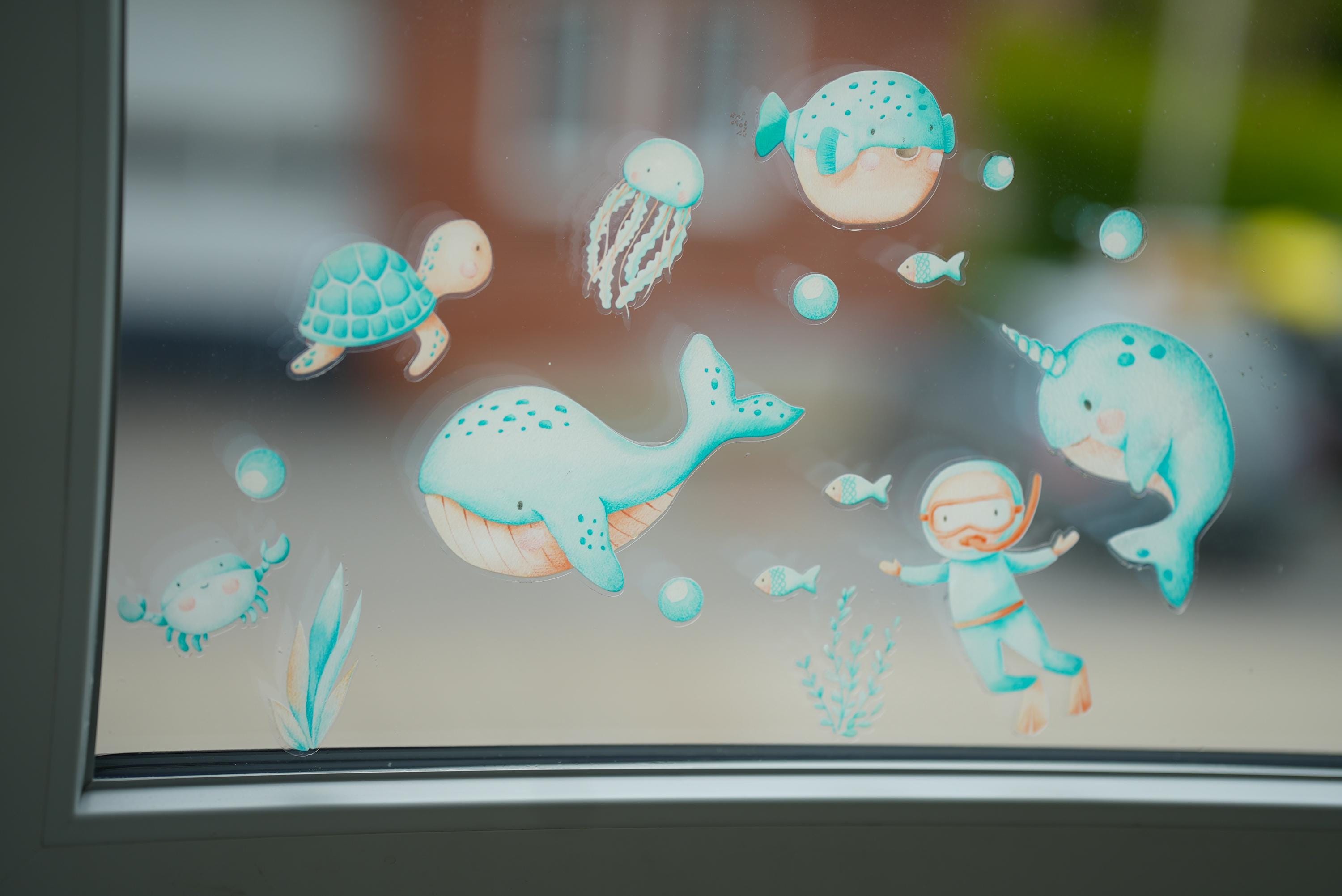 Fensterbild Unterwasserwelt Türkis – Wal Narwal Qualle Fische – zimmer Deko wiederverwendbar ohne Kleber – A4 A3 A2 – ablösbar –