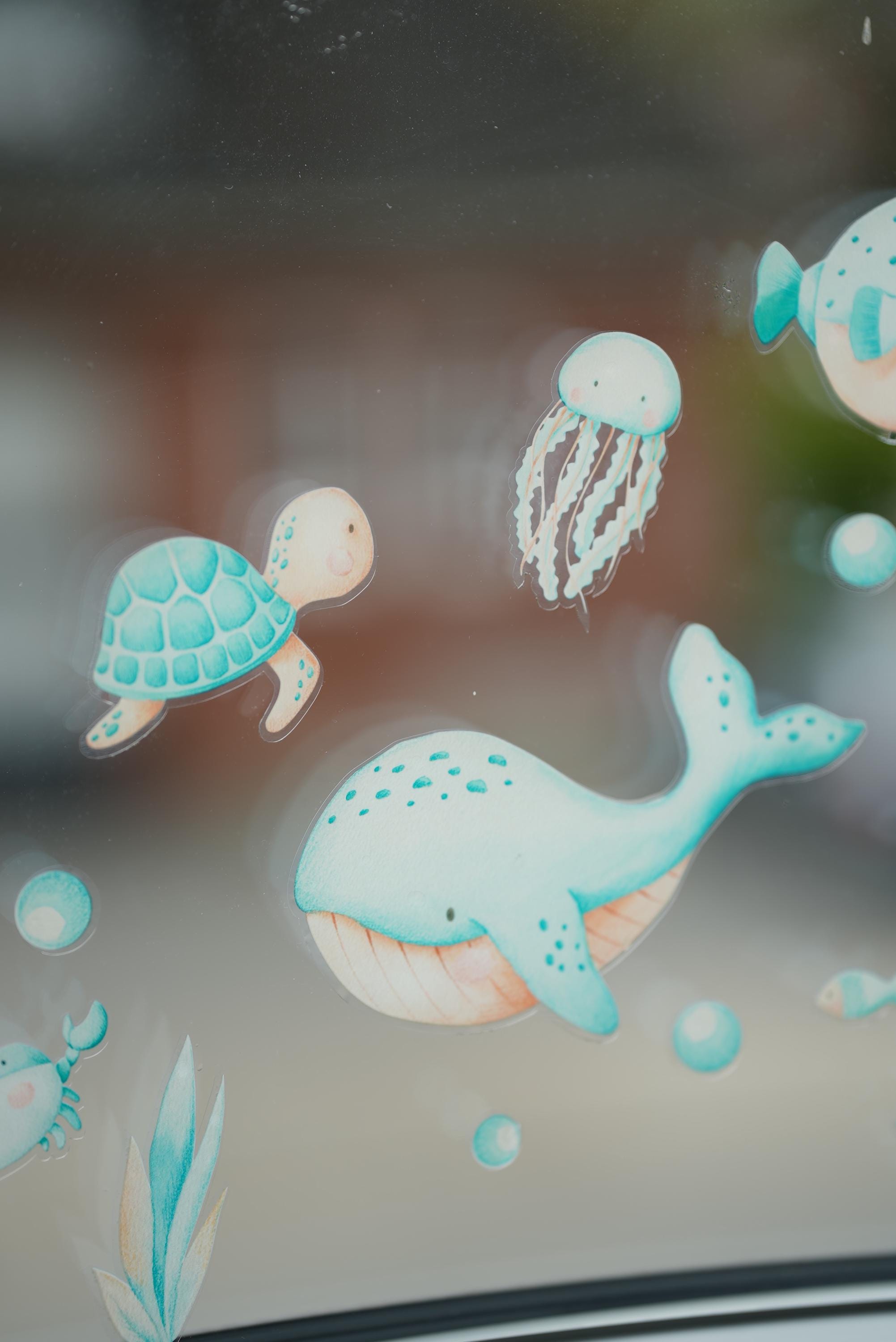 Fensterbild Unterwasserwelt Türkis – Wal Narwal Qualle Fische – zimmer Deko wiederverwendbar ohne Kleber – A4 A3 A2 – ablösbar –