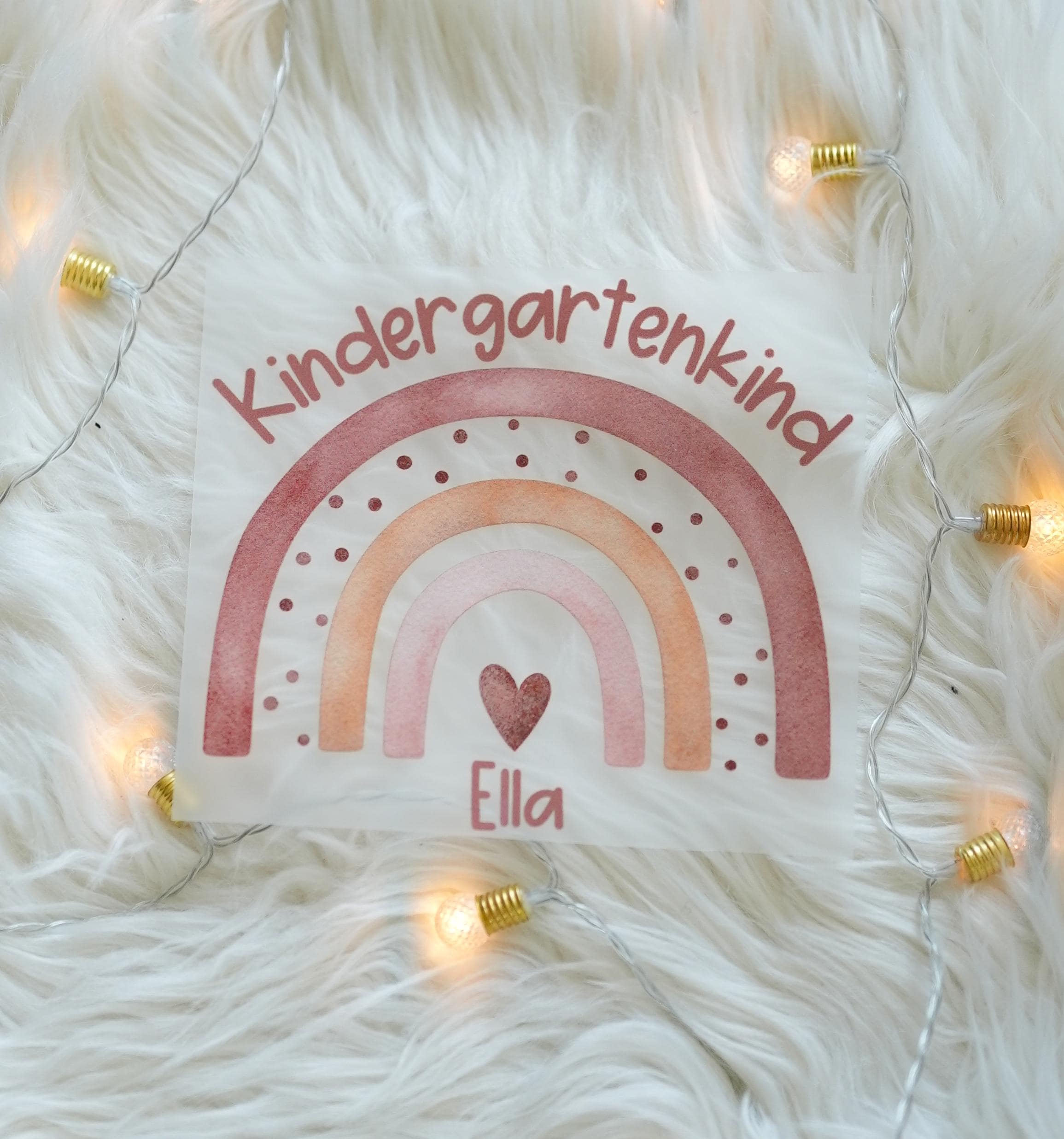 Bügelbild garten personalisiert – mit Name & Alter – Regenbogen Motiv – Kita Start – Aufbügelbild für Shirt oder Beutel A4/A5 – Appliques & Patches