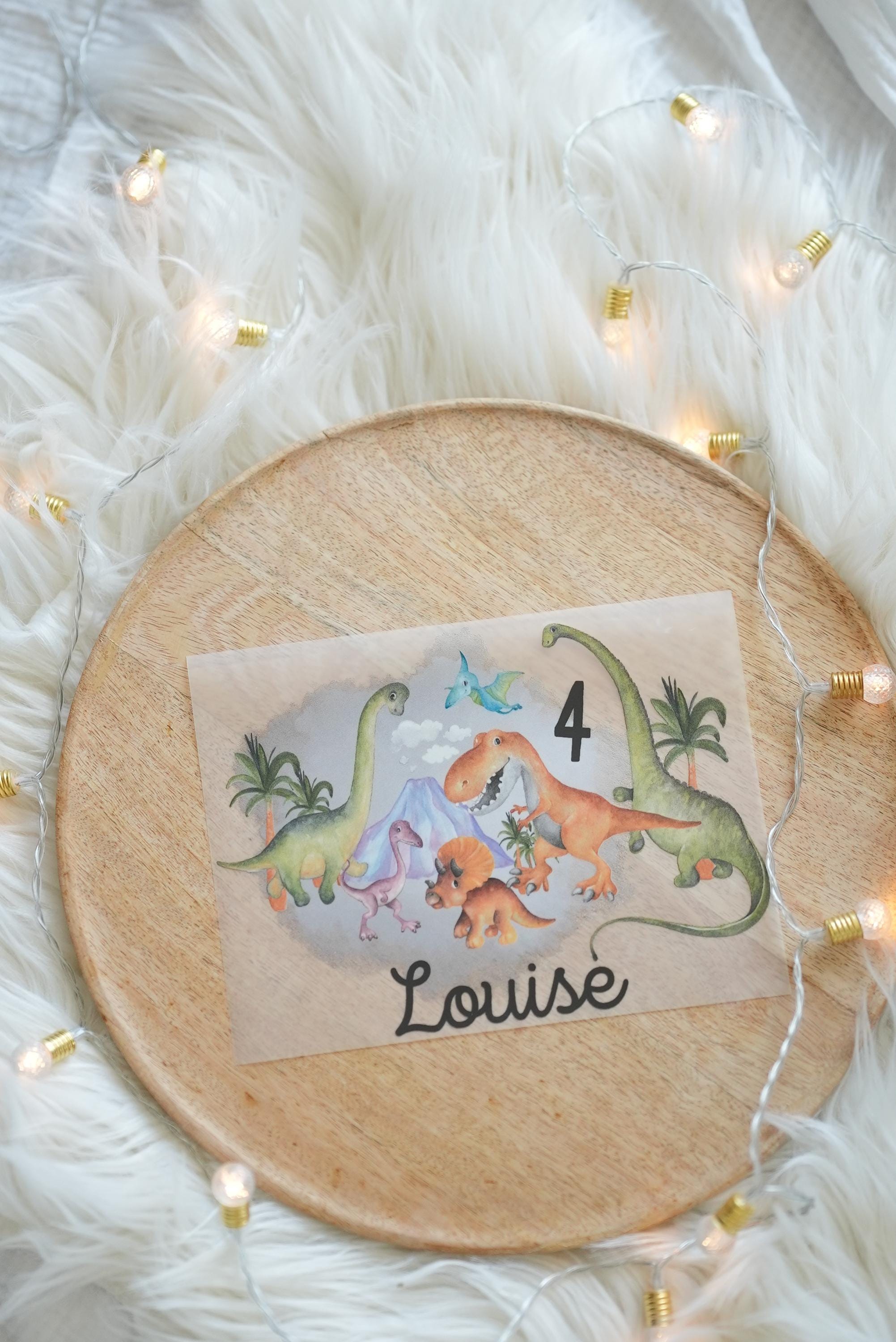 Bügelbild Dinosaurier Geburtstag – personalisiert mit Name & Zahl – für Shirts – Pastell Dinos in A4 oder A5 – Appliques & Patches