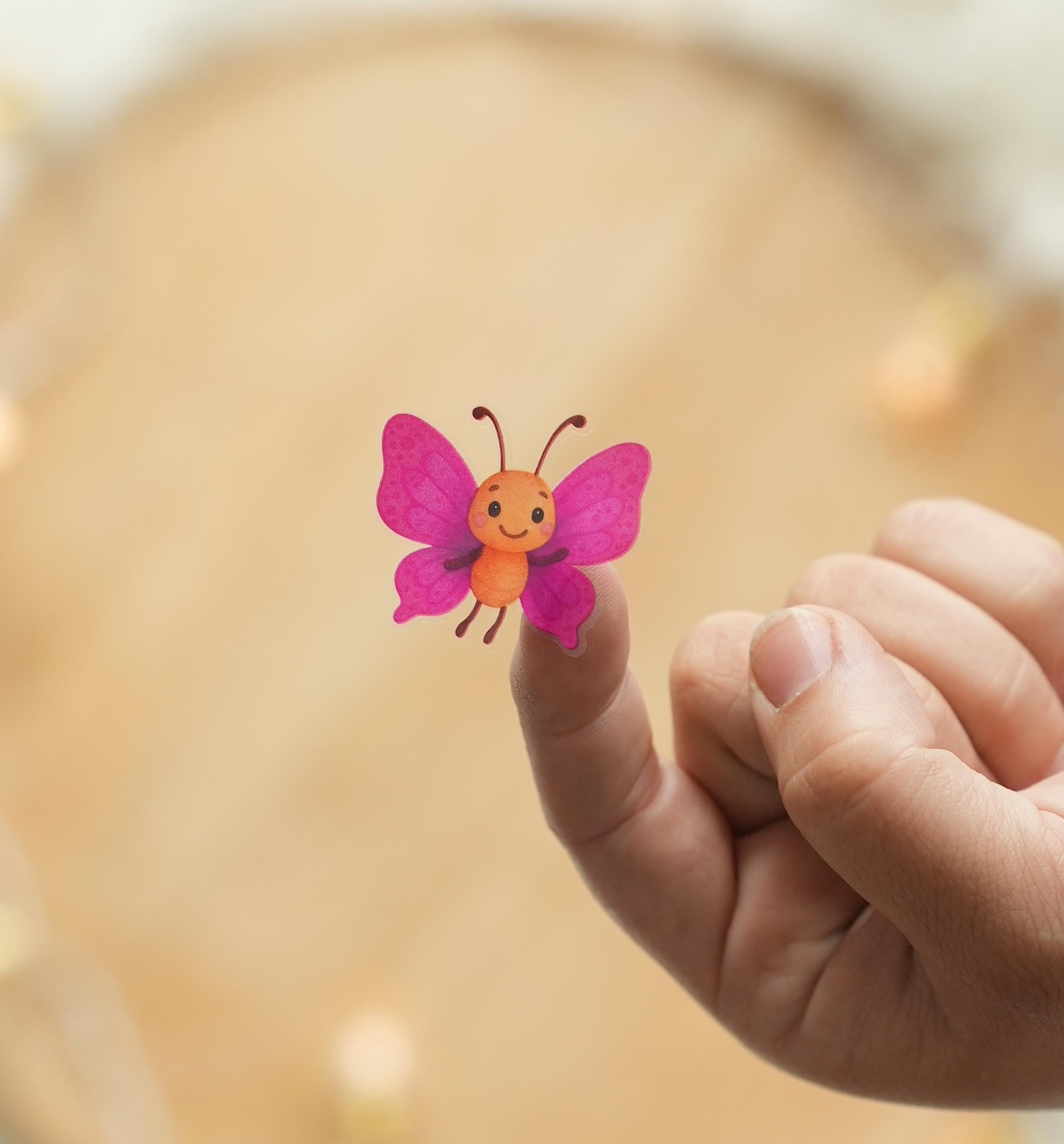 Sticker mit Namen – Schmetterling personalisiert – spülmaschinenfest für Brotdose, Flasche, Schule & Kita – Stickers