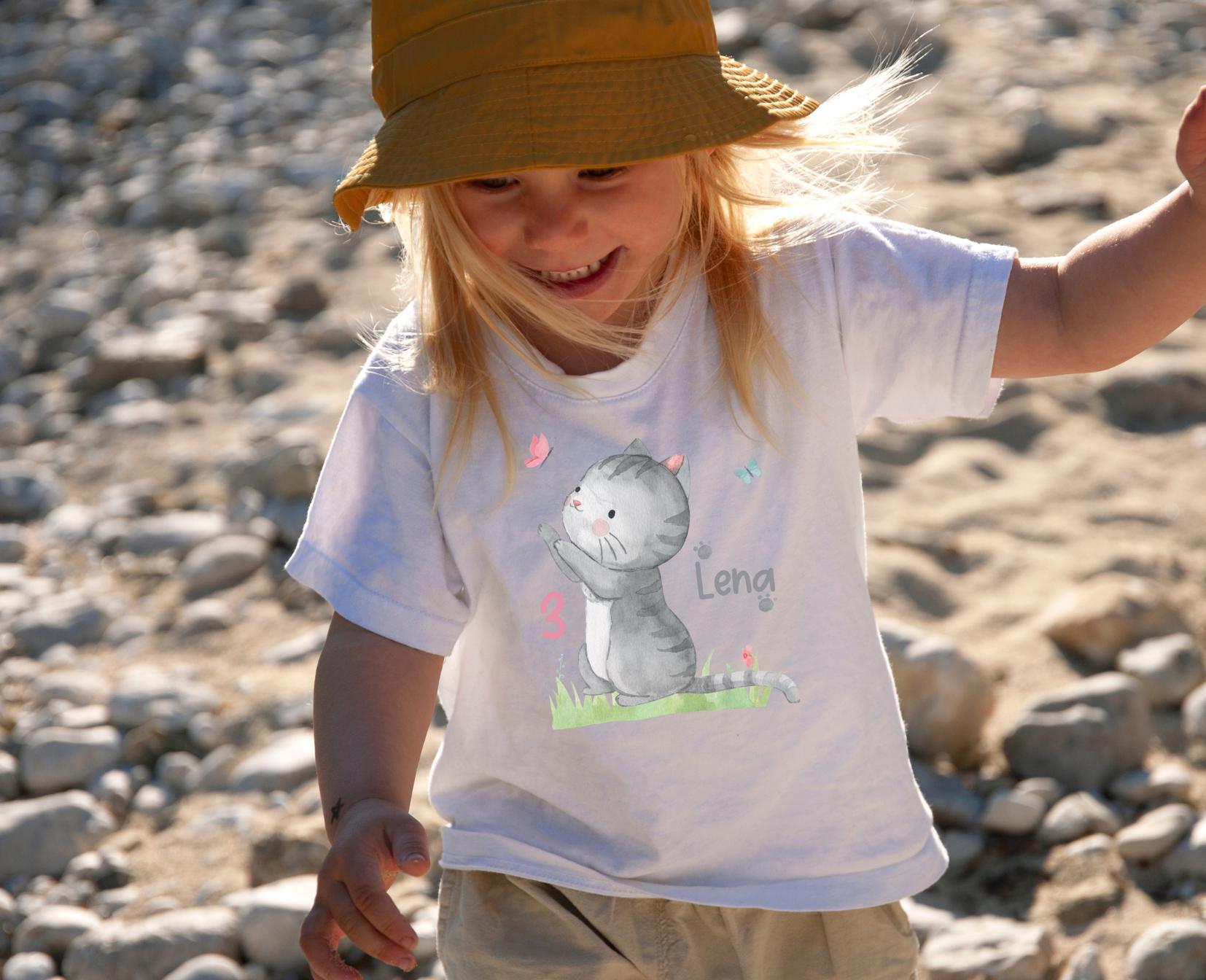 Geburtstagsshirt Katze – mit Name & Alter – personalisiert – Aquarellmotiv – Baumwolle 80–128 – Geschenk und Alltagsliebling – T-shirts