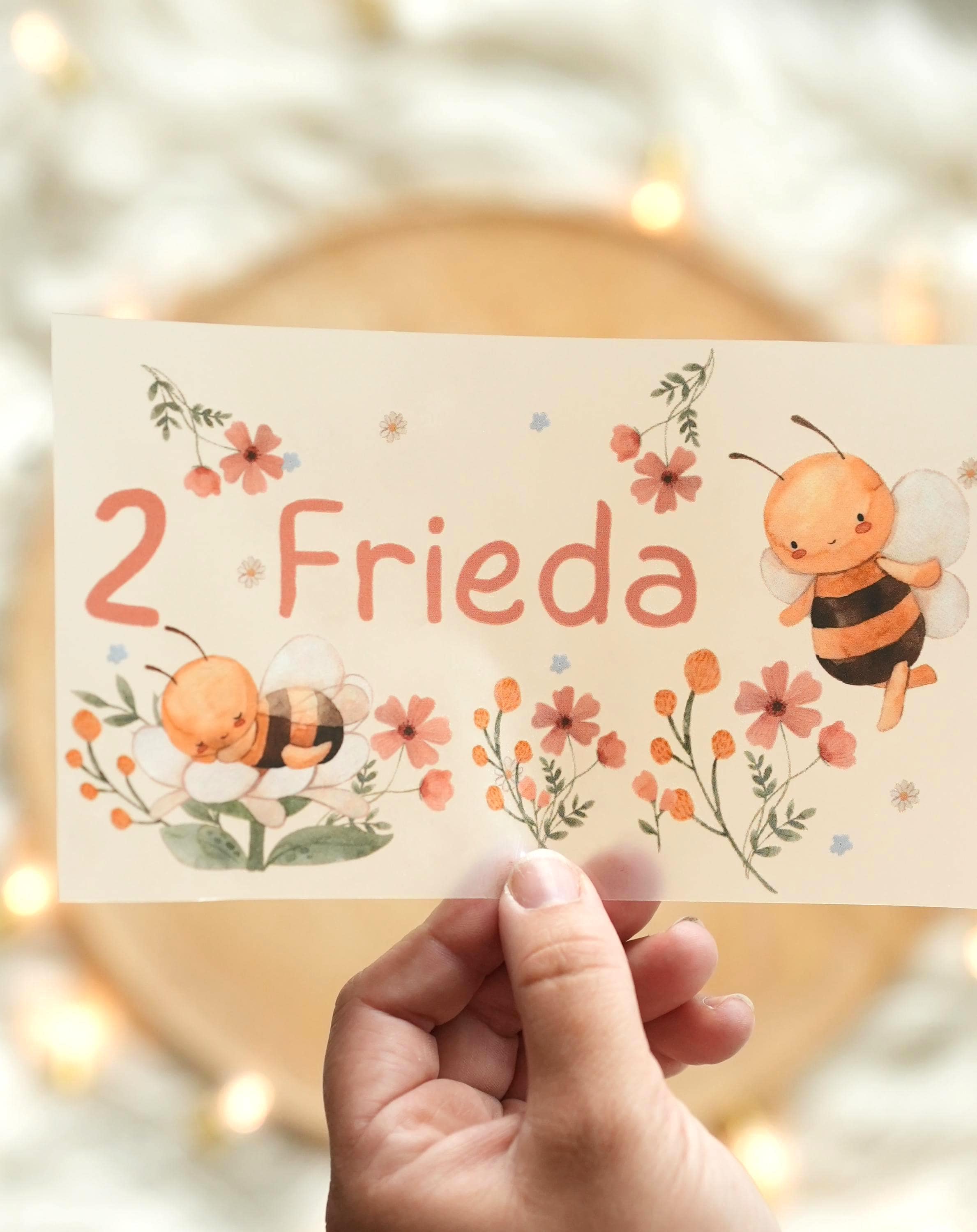 Bügelbild Biene personalisiert – mit Name & Zahl – Aquarellstil mit Blumen – Geburtstagsshirt für – A5 oder A4 – Appliques & Patches