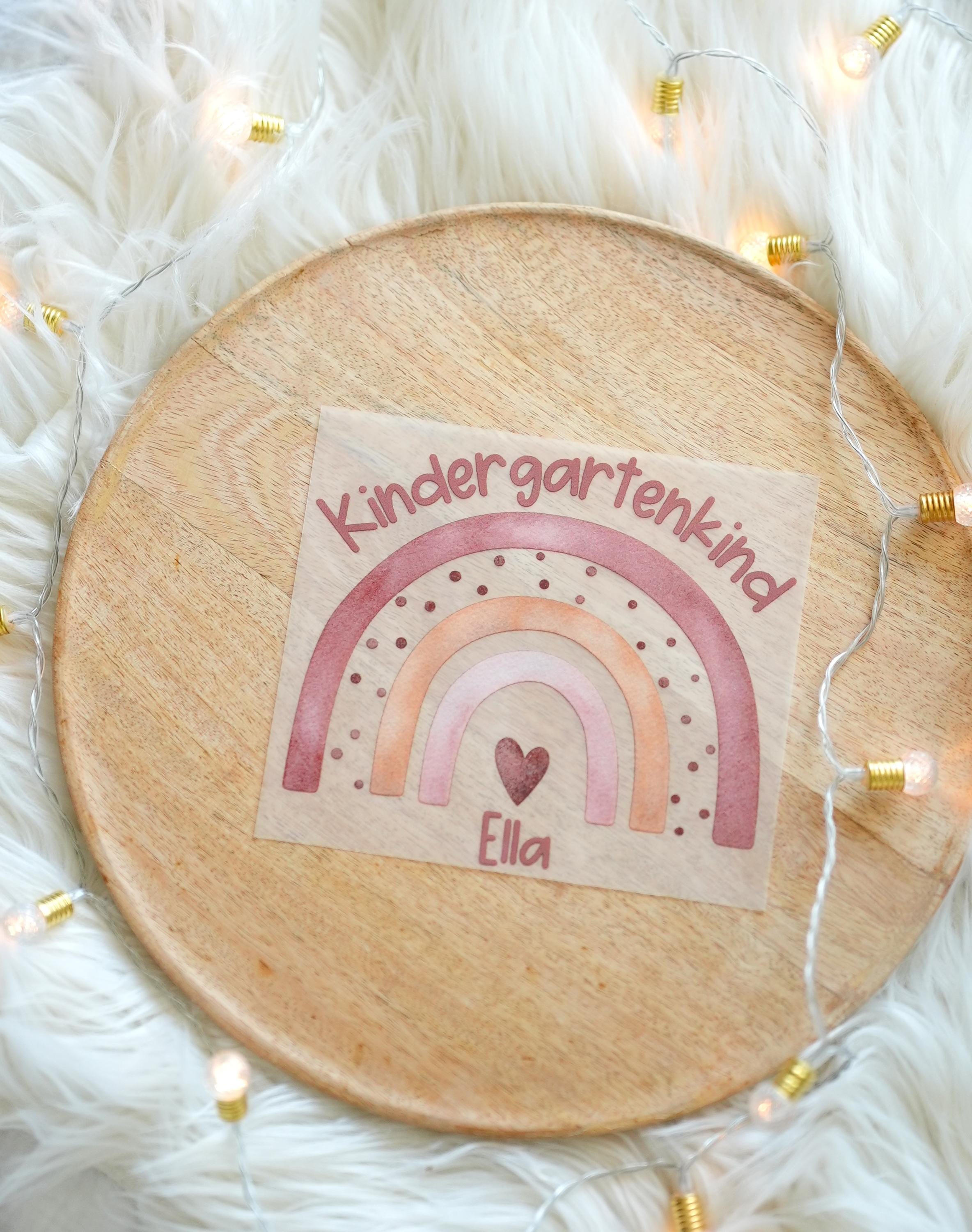 Bügelbild garten personalisiert – mit Name & Alter – Regenbogen Motiv – Kita Start – Aufbügelbild für Shirt oder Beutel A4/A5 – Appliques & Patches