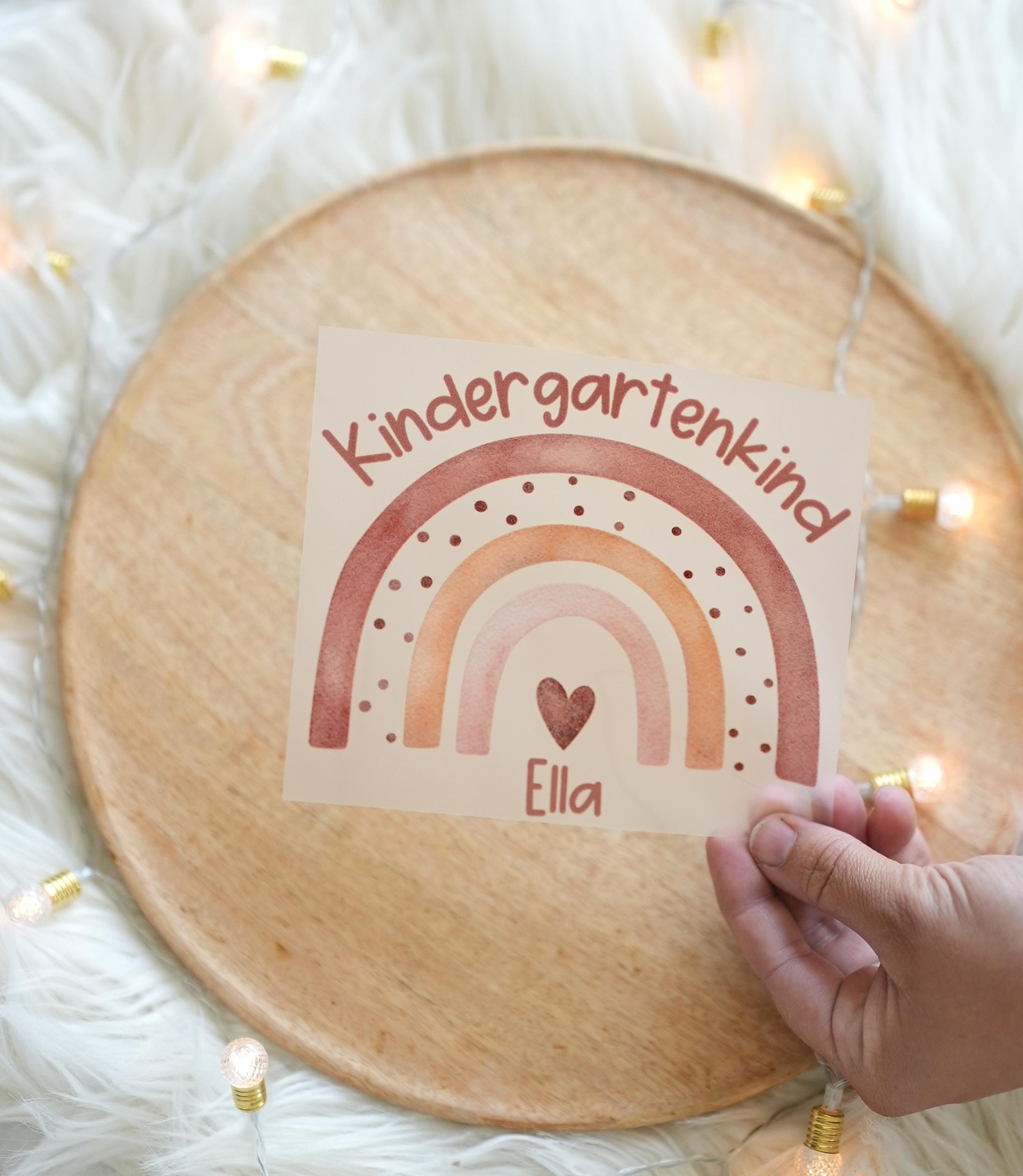 Bügelbild garten personalisiert – mit Name & Alter – Regenbogen Motiv – Kita Start – Aufbügelbild für Shirt oder Beutel A4/A5 – Appliques & Patches