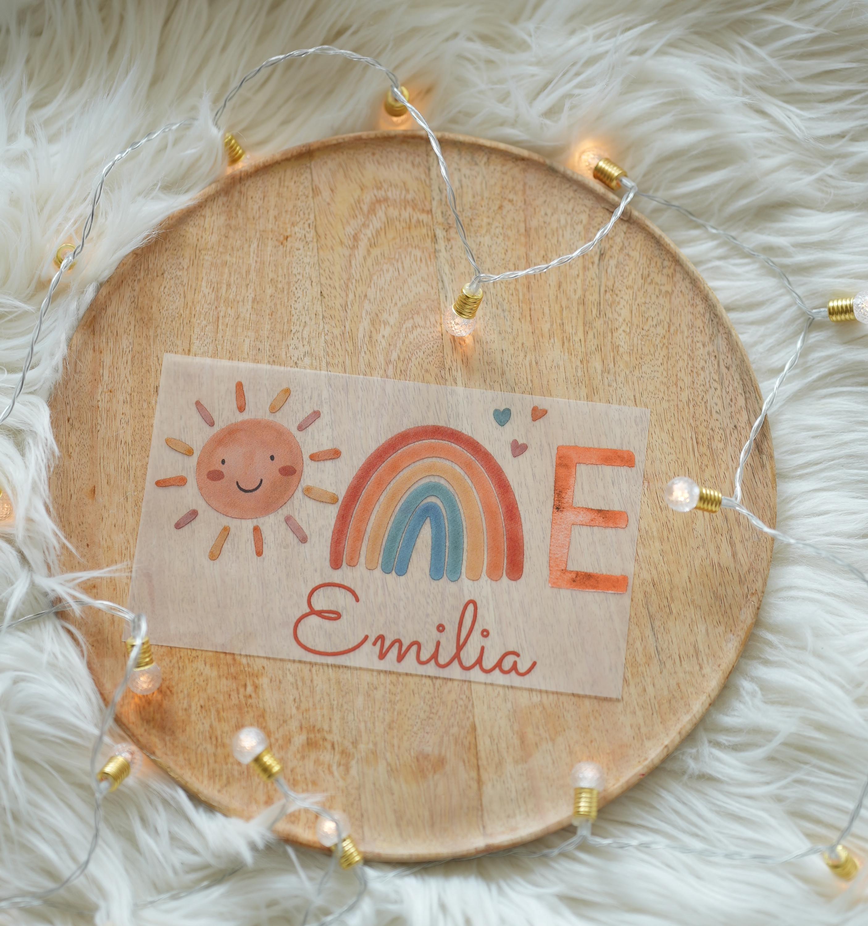 ONE Bügelbild Regenbogen mit Name – für 1. Geburtstag – personalisiertes Aufbügelbild – Sonne Motiv – Shirt zum Geburtstag – Appliques & Patches