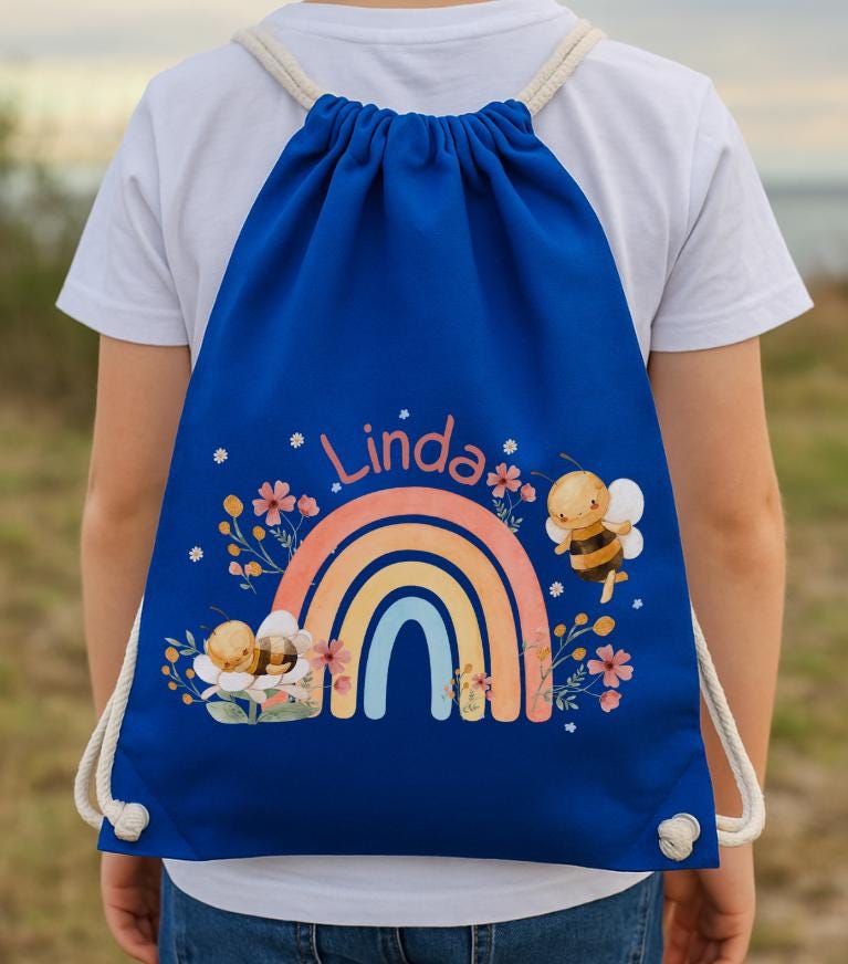 Turnbeutel mit Namen – Regenbogen & Bienen Motiv – personalisierte Kita Tasche – Wechselwäschebeutel – Geschenk Einschulung – Team Sports & Gym Bags