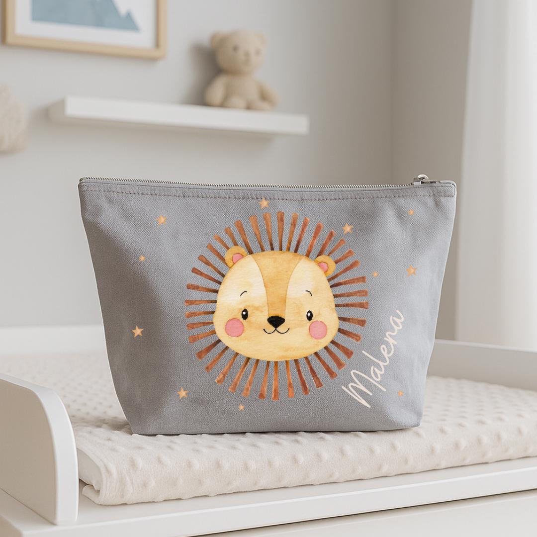 Wickeltasche mit Namen personalisiert – Windeltasche Baby Löwe – Geschenk zur Geburt – Babytasche für unterwegs – Diaper Caddies