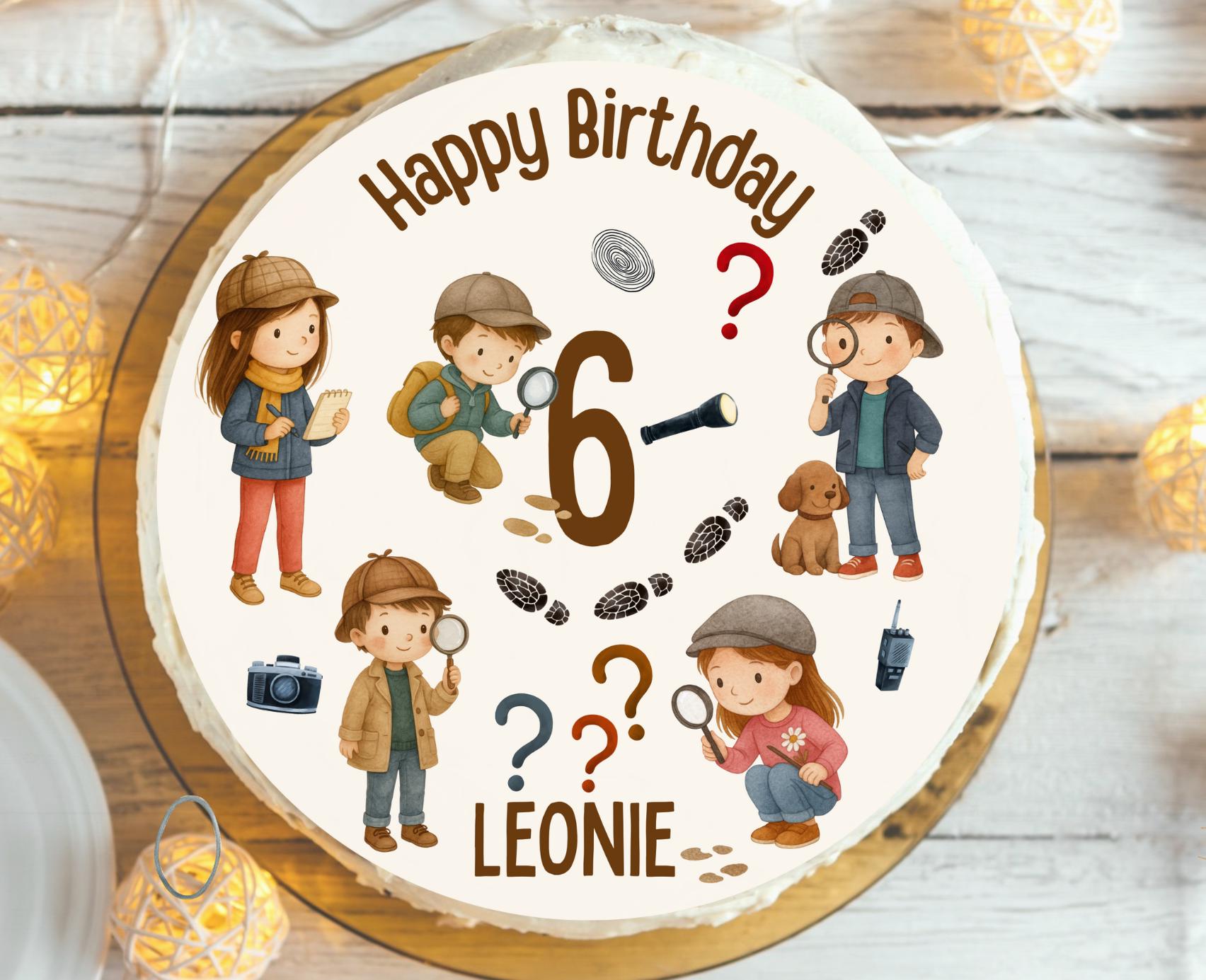 Tortenaufleger Detektiv Geburtstag – Spurensuche Motto mit Name & Zahl – Essbares Fondantbild personalisiert – 20 cm – Party Decor