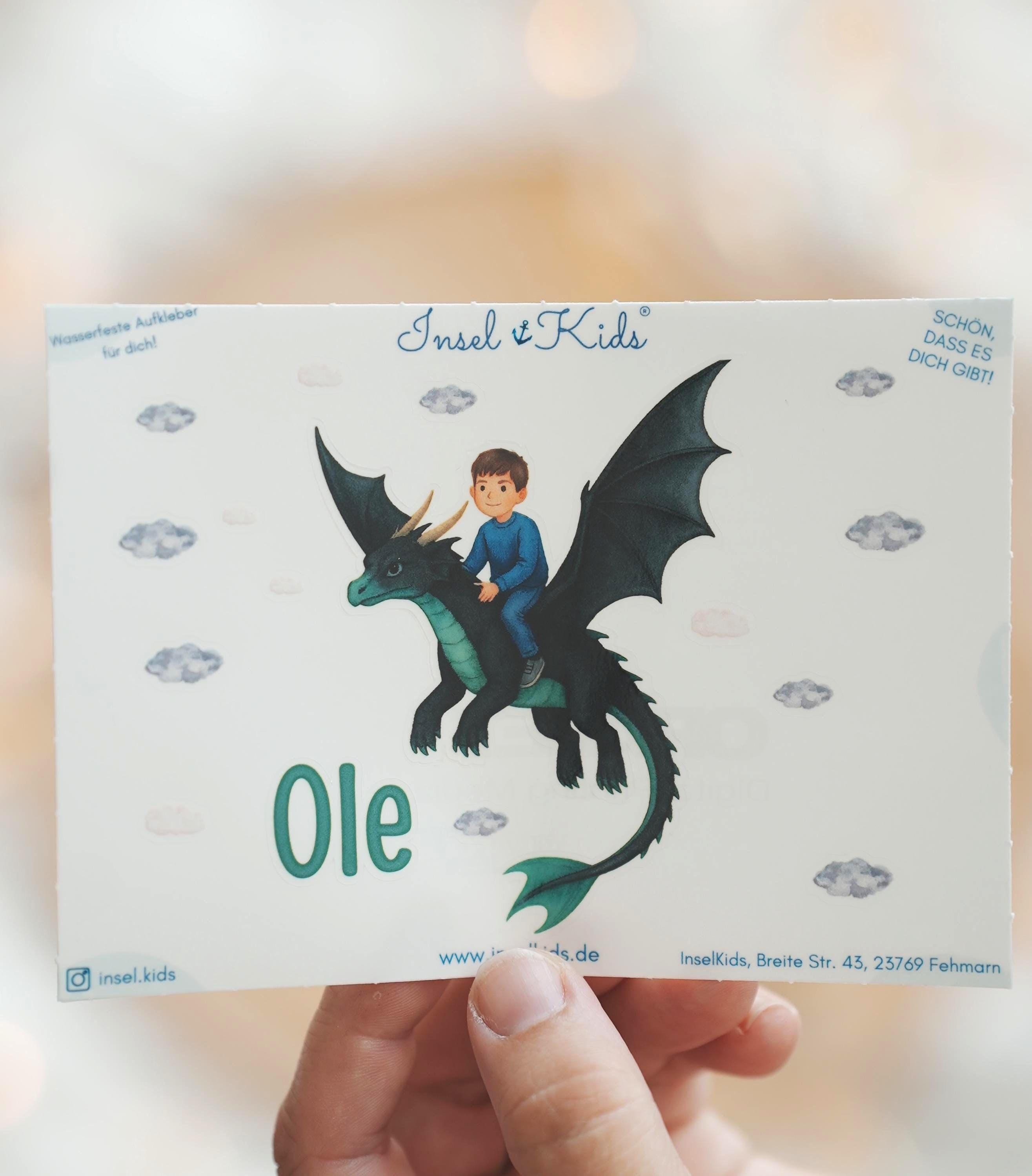 Sticker Drache mit Name – personalisiert, wasserfest & spülmaschinengeeignet – für Brotdose, Trinkflasche, Kita und Schule – A6/A5/A4 – Stickers