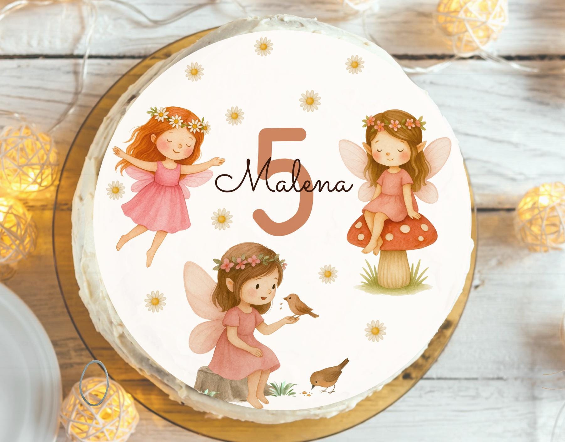 Tortenaufleger Fee mit Name & Zahl – mit Gänseblümchen – Fondantbild Geburtstag – 3 Elfen Motiv essbar 20 cm – Party Decor
