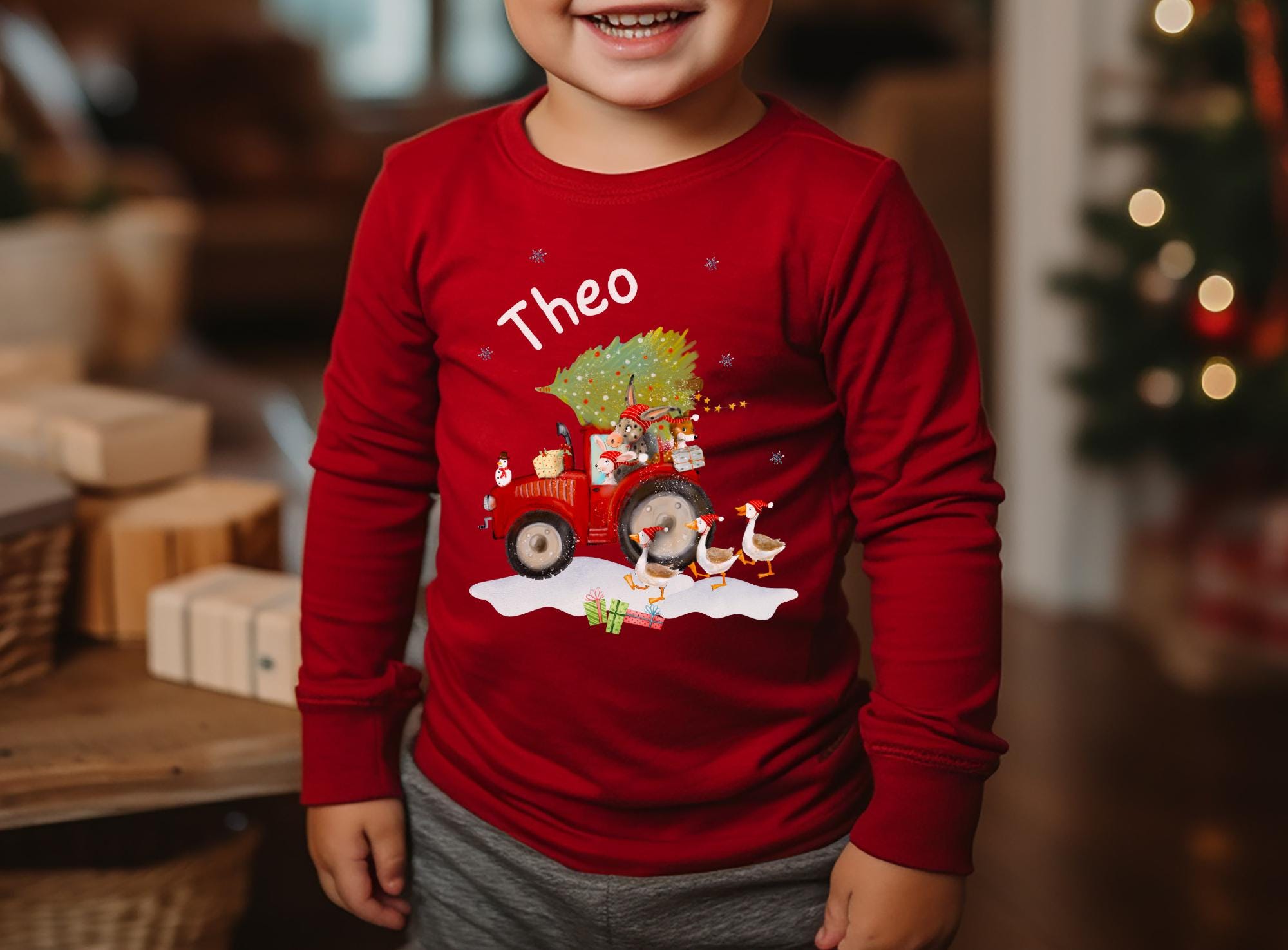 Langarmshirt Weihnachten Traktor - personalisiert mit Namen – roter Trecker mit Tieren & Geschenken – Weihnachtsshirt Bauernhof – T-shirts