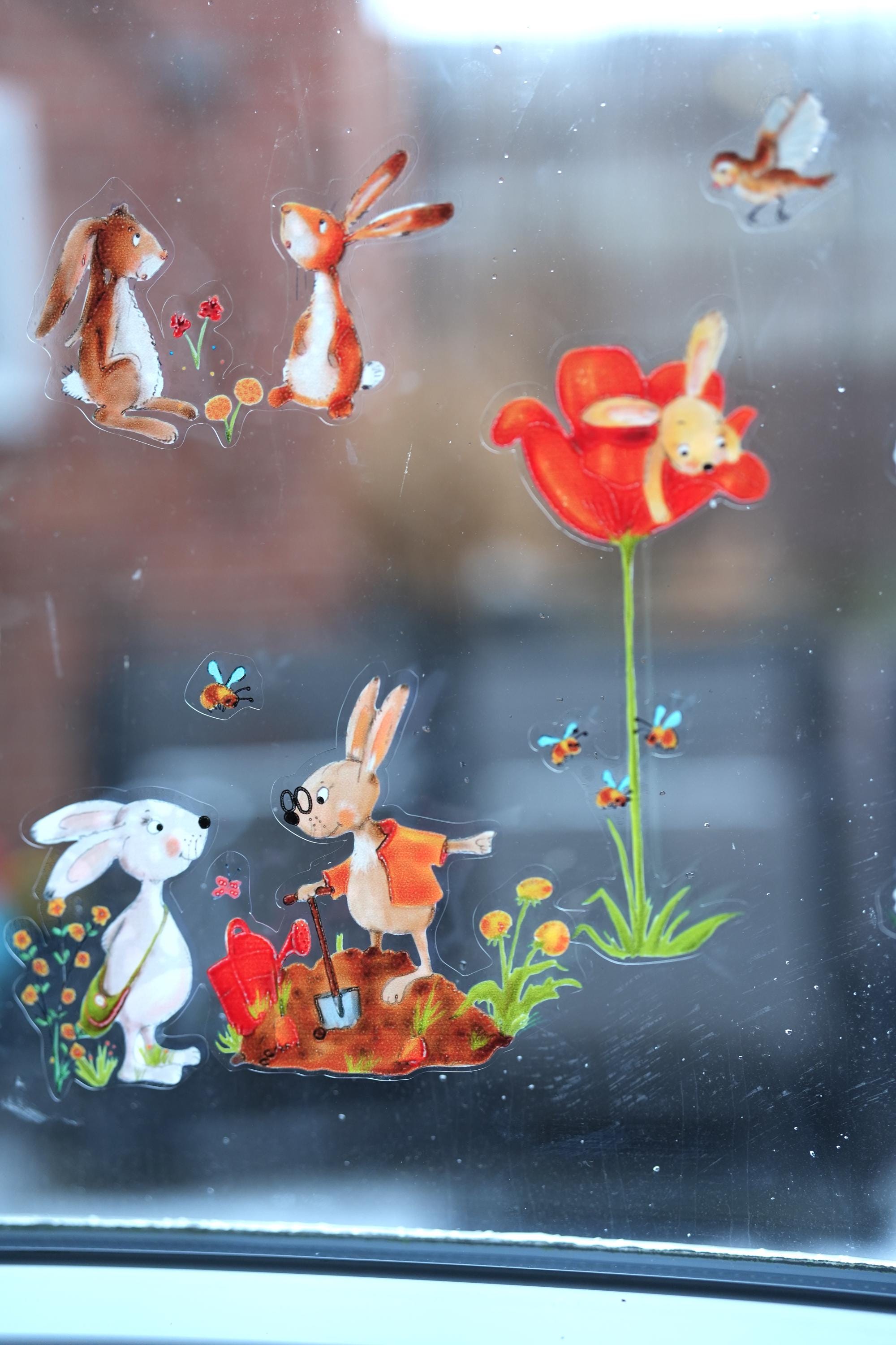 Frühlings-Fensterbilder Hasen im Garten –