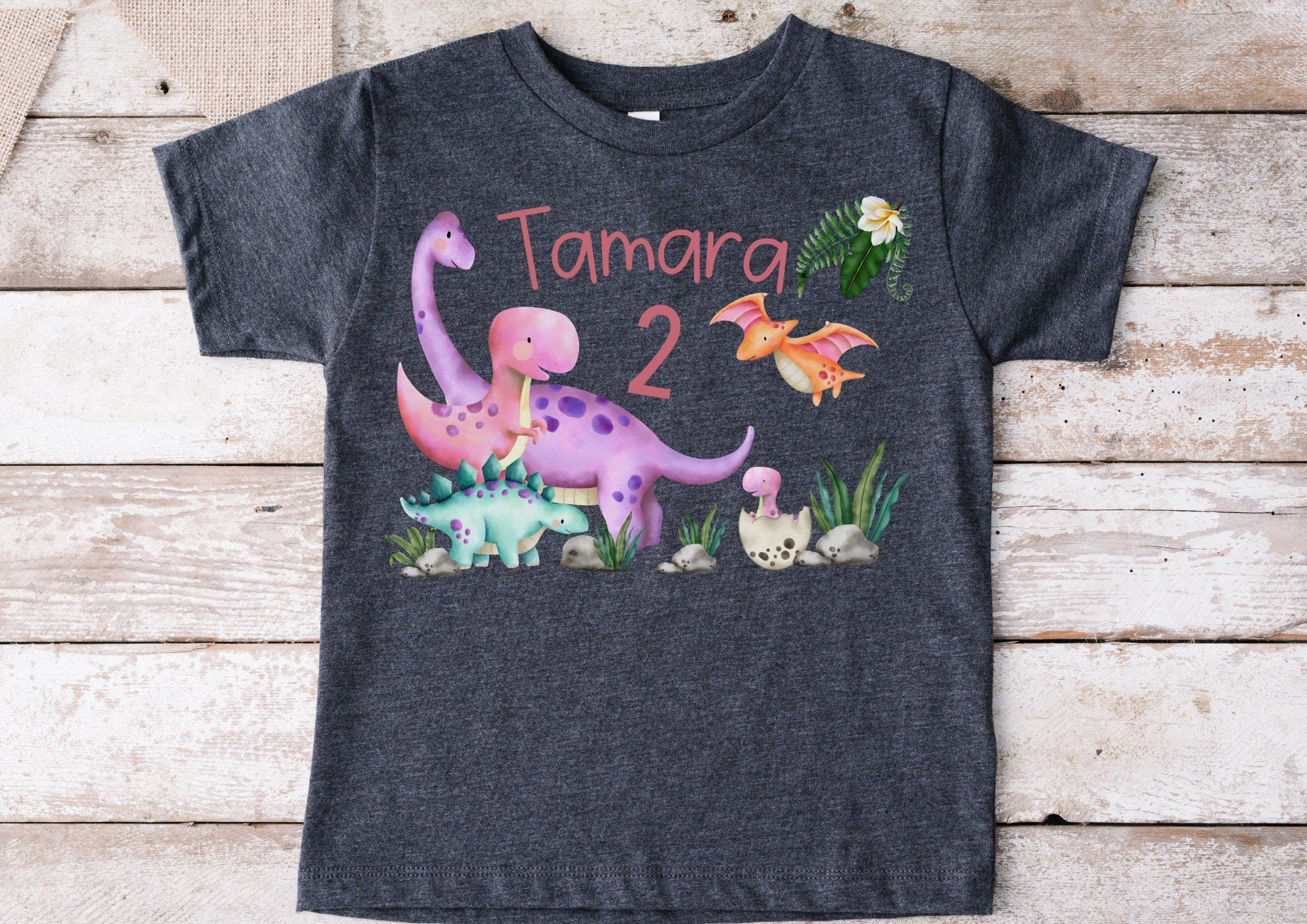 Bügelbild für bunte ien mit Wunschname und Alter personalisiert Fuchs Geburtstagsshirt Dinosaurier Dino rosa T-Rex
