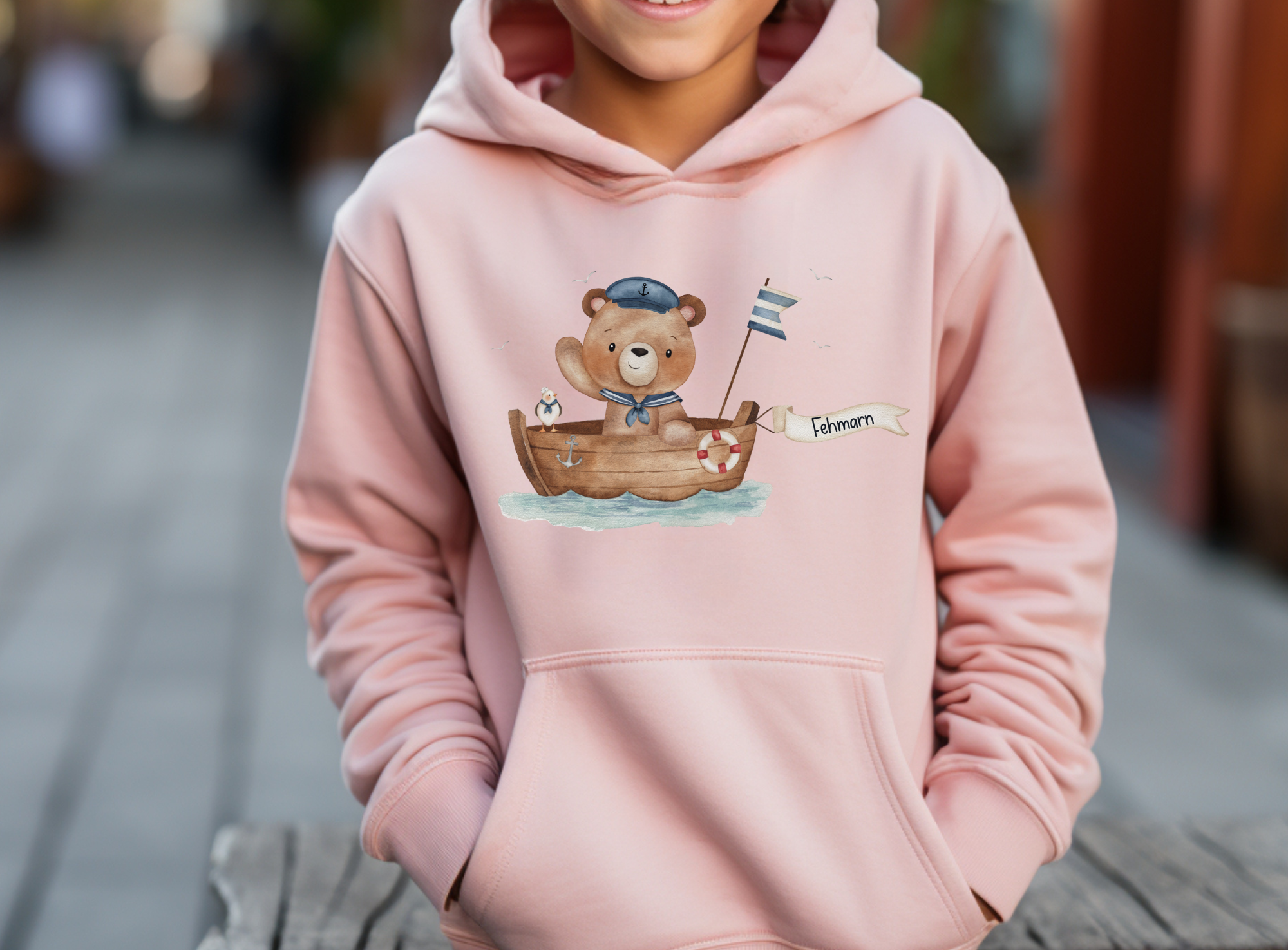 Hoodie mit Fehmarn-Motiv, Inselkind, Seebär, Urlaubserinnerung (Kopie)