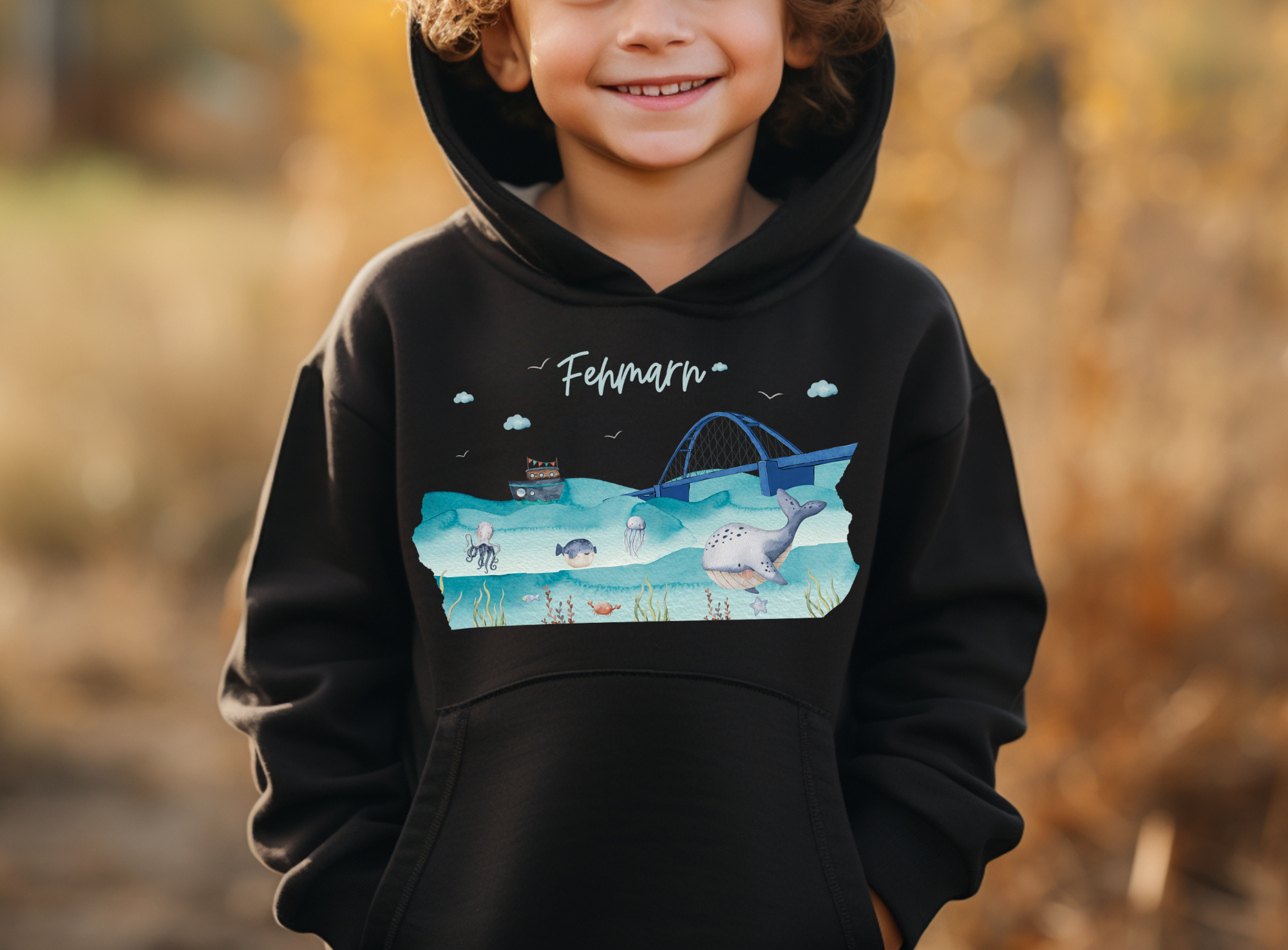 Hoodie mit Fehmarn-Motiv, Leuchtturm Fehmarn-Sund-Brücke, Wal Urlaubserinnerung