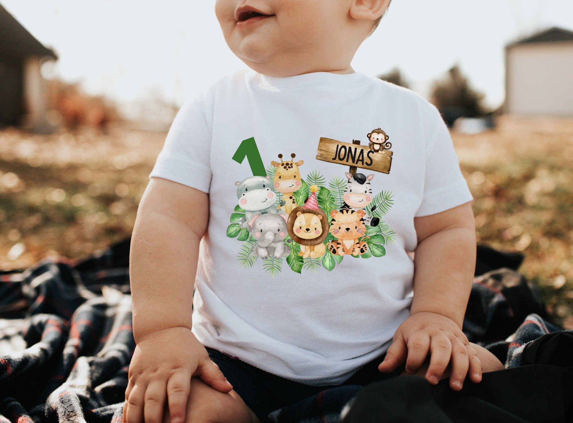 Geburtstagsshirt mit Tieren personalisiert Zahl und Name Giraffe Zebra Löwe Safari Look 1 2 3 Jahre – T-shirts