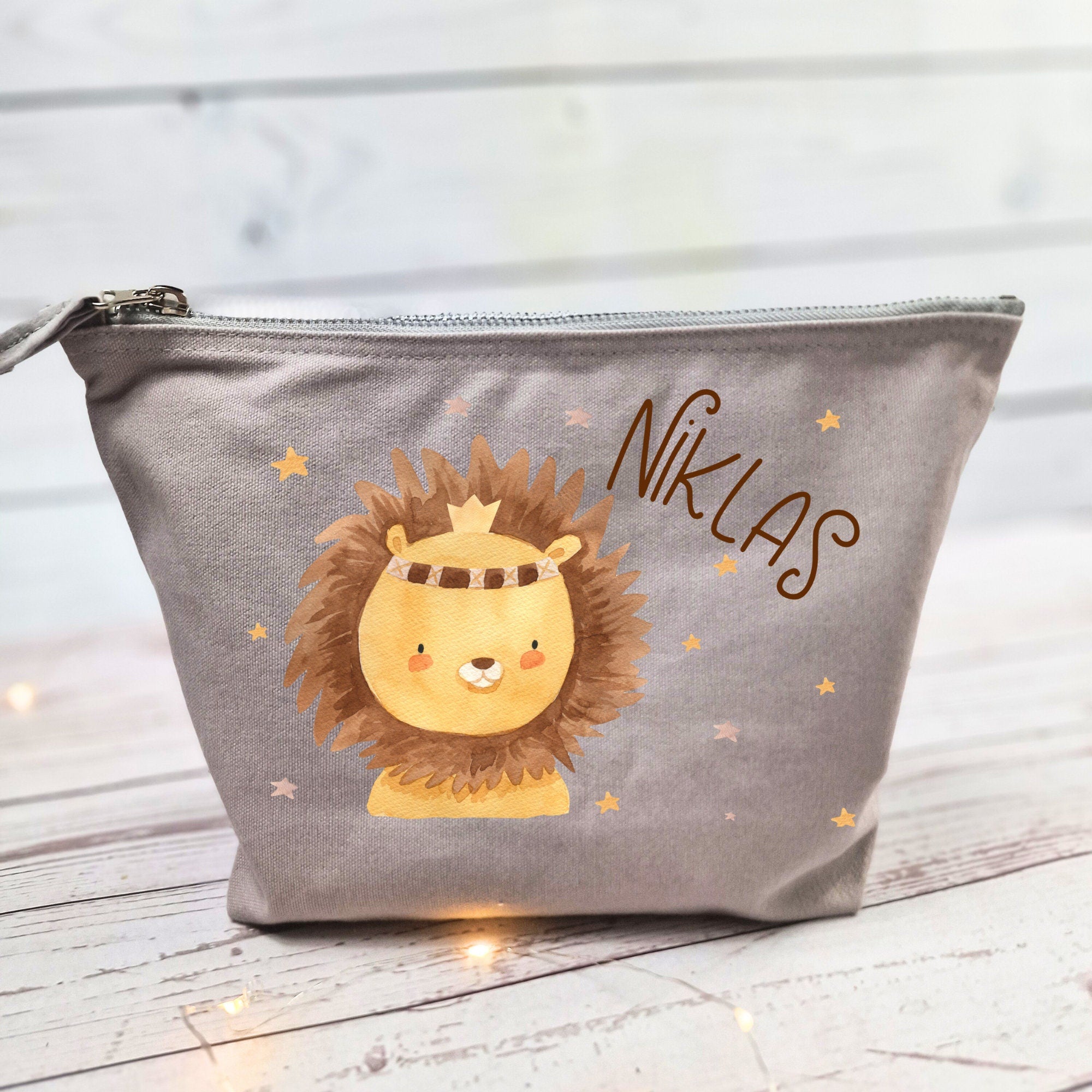 Wickeltasche mit Namen personalisiert Kulturbeutel Waschbeutel Löwe Sterne Boho – Diaper Caddies