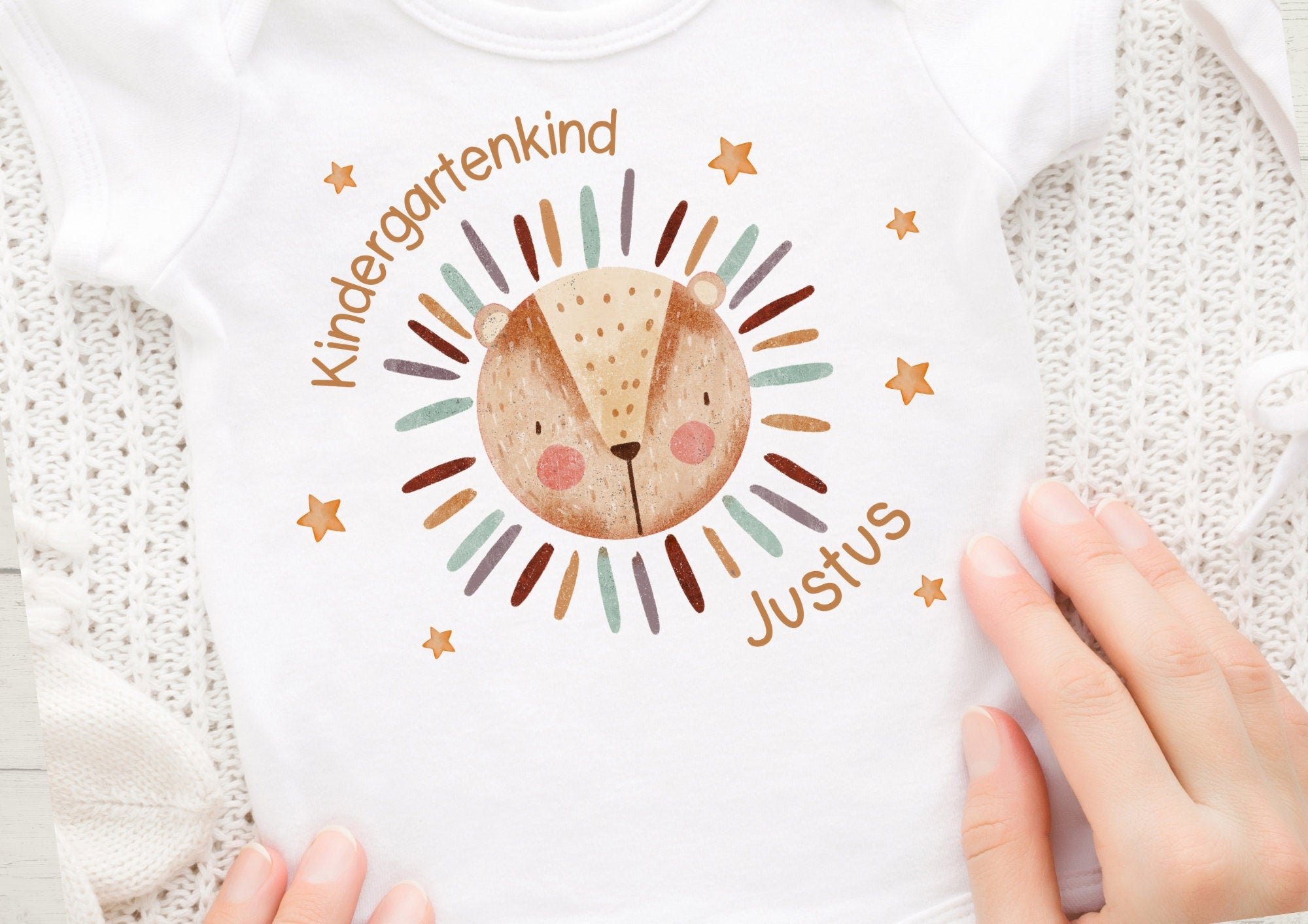 Bügelbild mit Wunschname für bunte und weiße Stoffe personalisiert garten gartenstart Löwe Dschungeltiere Kita Kitastart – Appliques & Patches