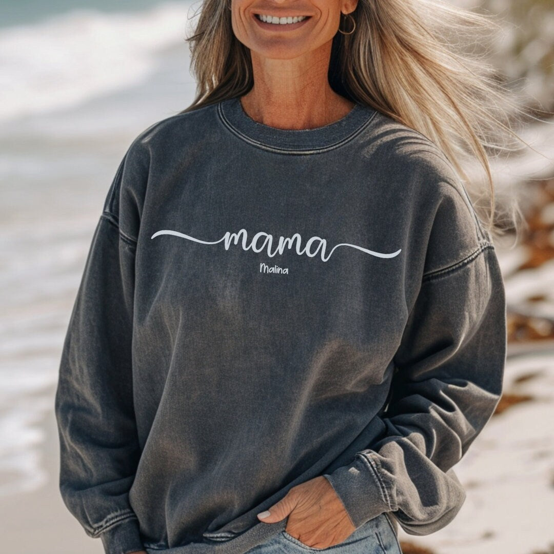 Bügelbild Mama Mom | personalisiert mit Wunschnamen | Statement Shirt | Geburtstjahr | Werdende Mutter | Muttertag | Geburt| Name Ärmel