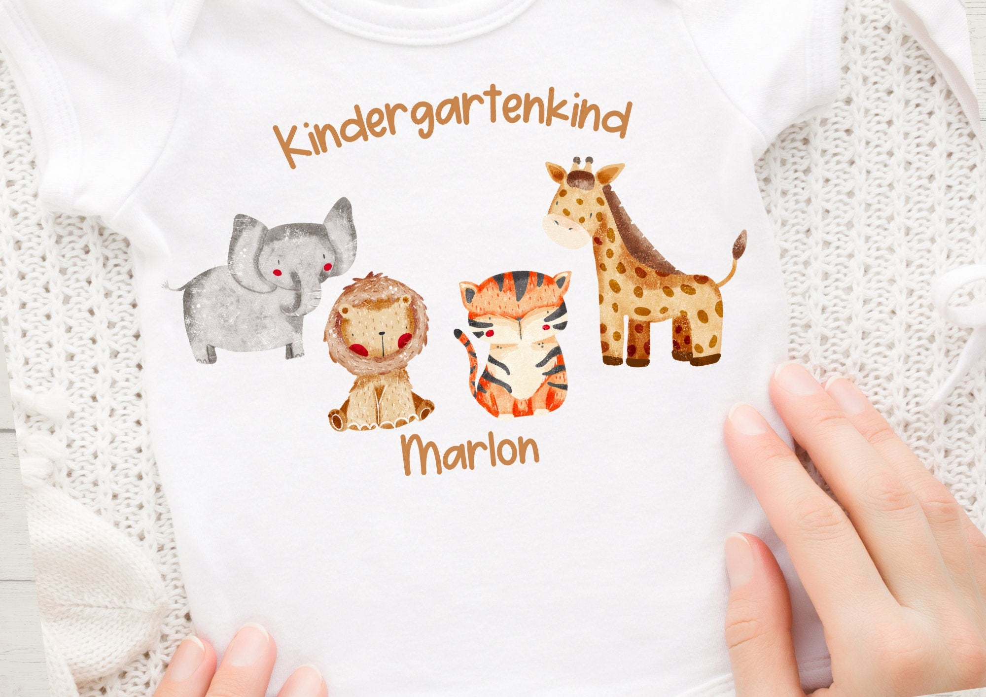 Bügelbild mit Wunschname und Alter personalisiert garten gartenstart Löwe Dschungeltiere Kita Kitastart – Appliques & Patches