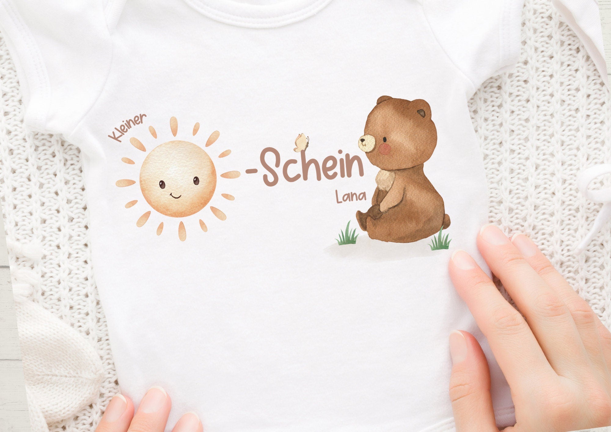 Bügelbild für bunte Stoffe mit Wunschname für bunte und weiße Stoffe personalisiert kleiner Sonnenschein Bär Teddy Sonne