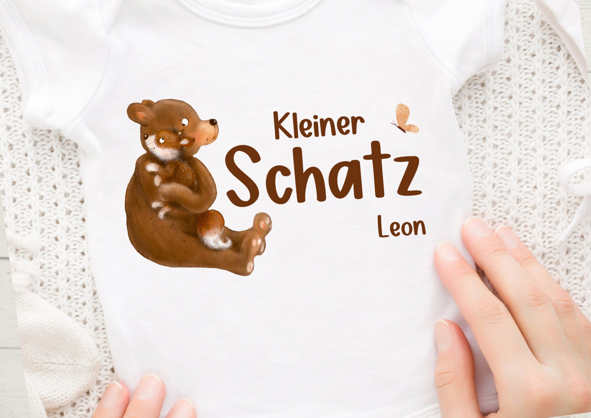 Bügelbild für bunte Stoffe mit Wunschname für bunte und weiße Stoffe personalisiert kleiner Schatz Bär Fuchs Baby Body